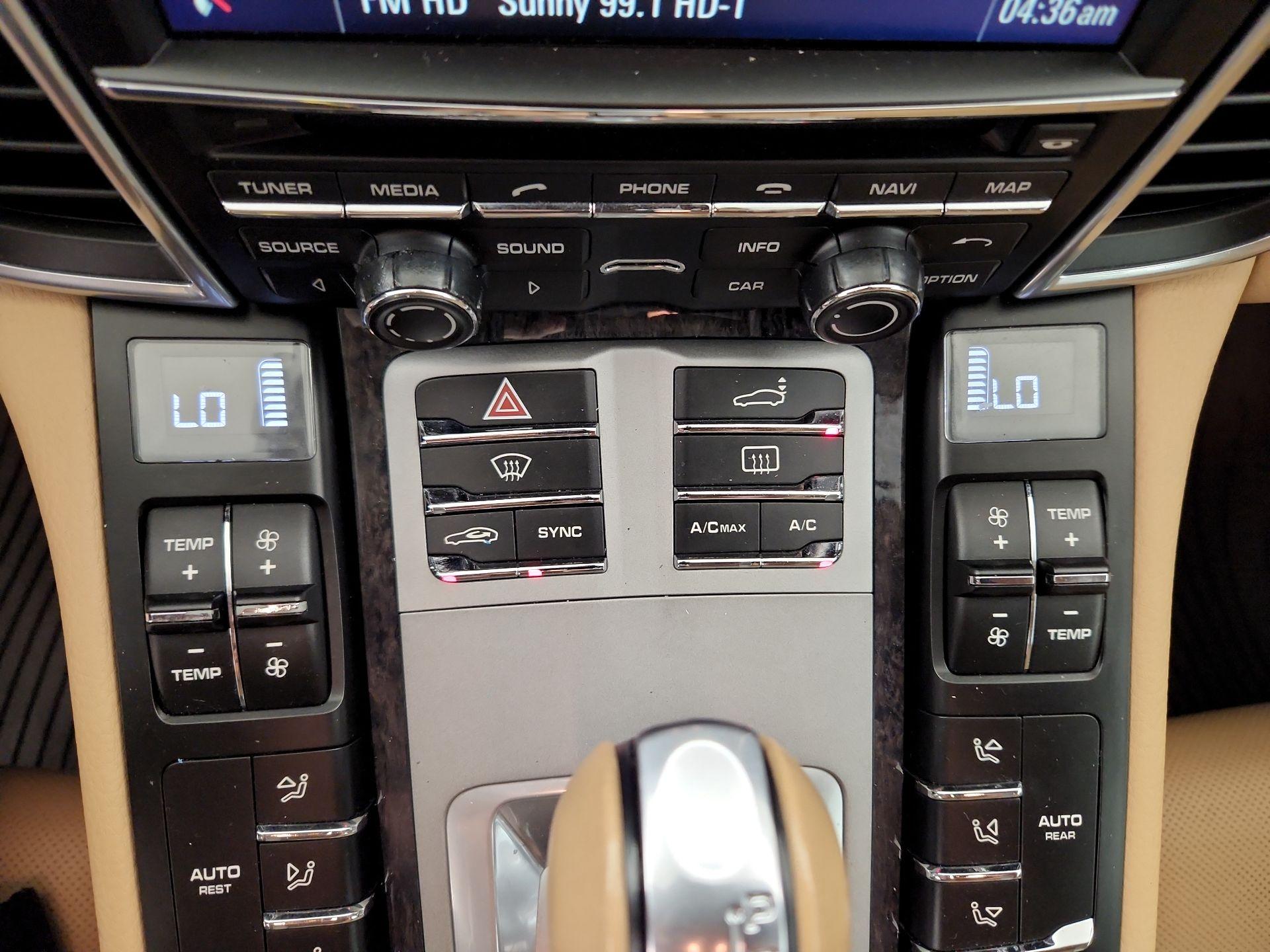 Thumbnail: 2016 Porsche Panamera - 17