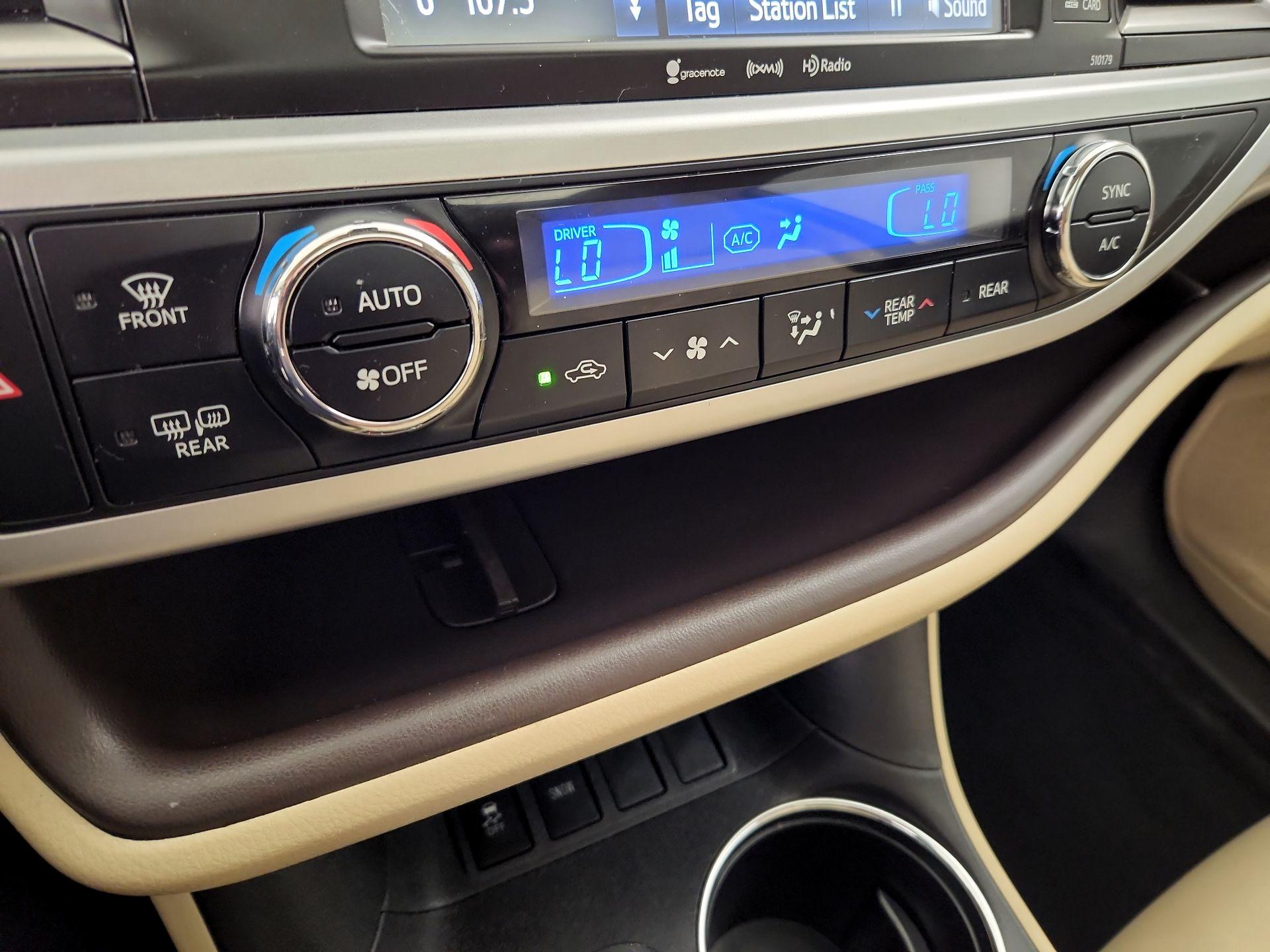 Thumbnail: 2018 Toyota Highlander - 17