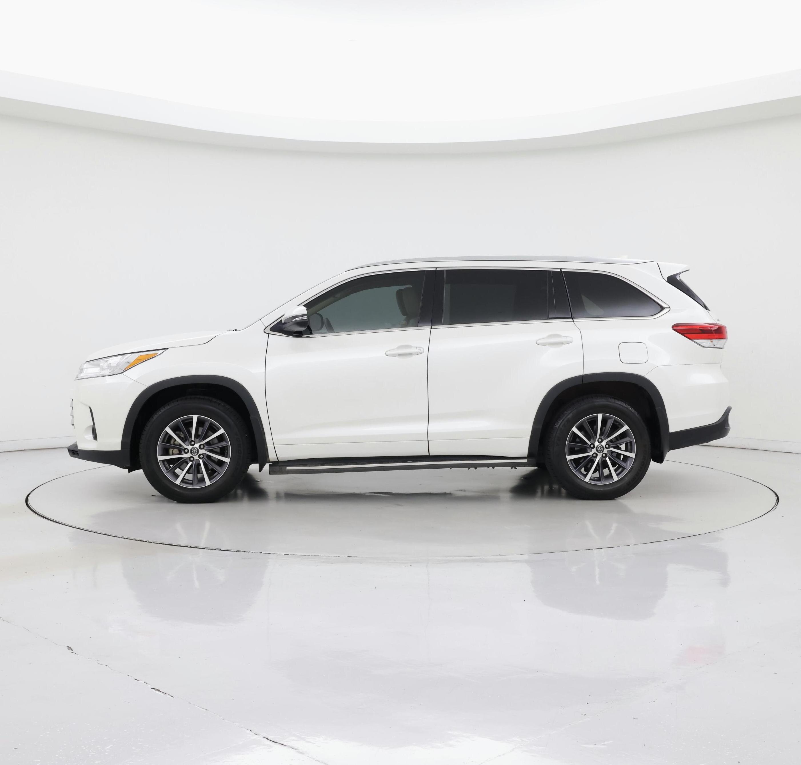 Thumbnail: 2018 Toyota Highlander - 3