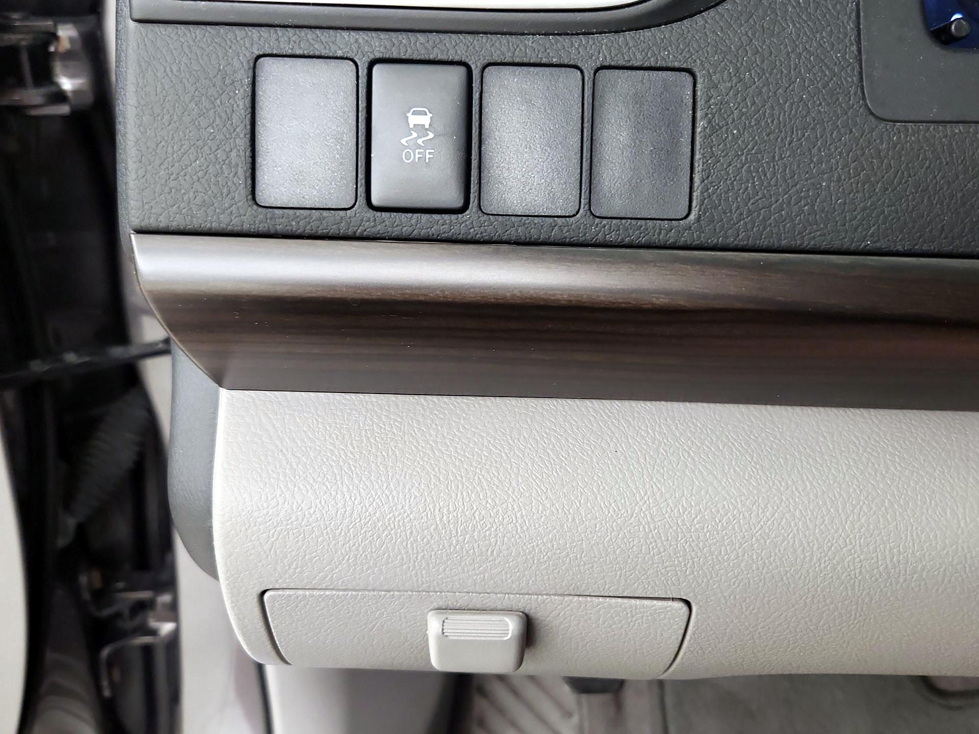 Thumbnail: 2016 Toyota Camry - 13