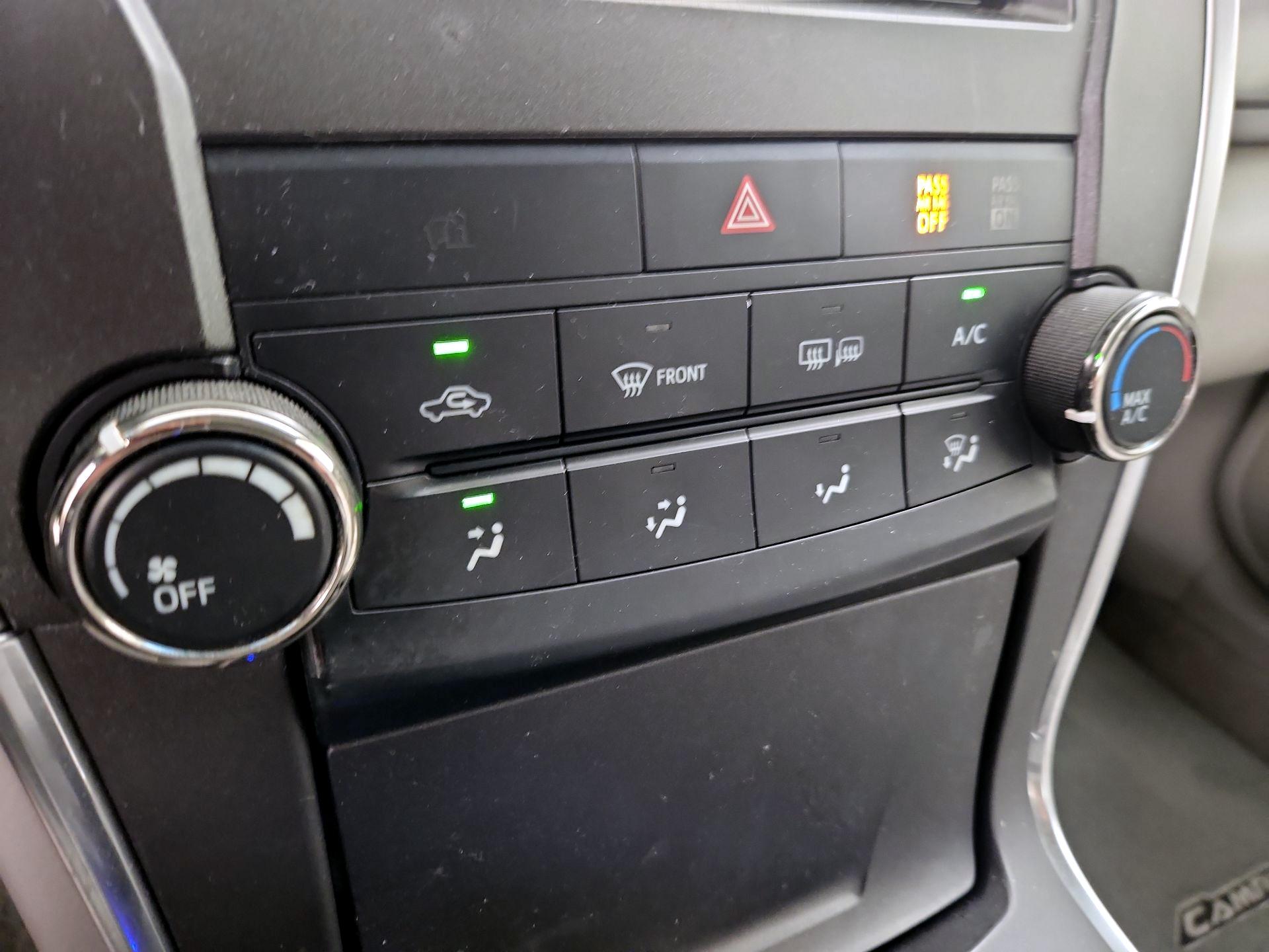 Thumbnail: 2016 Toyota Camry - 17