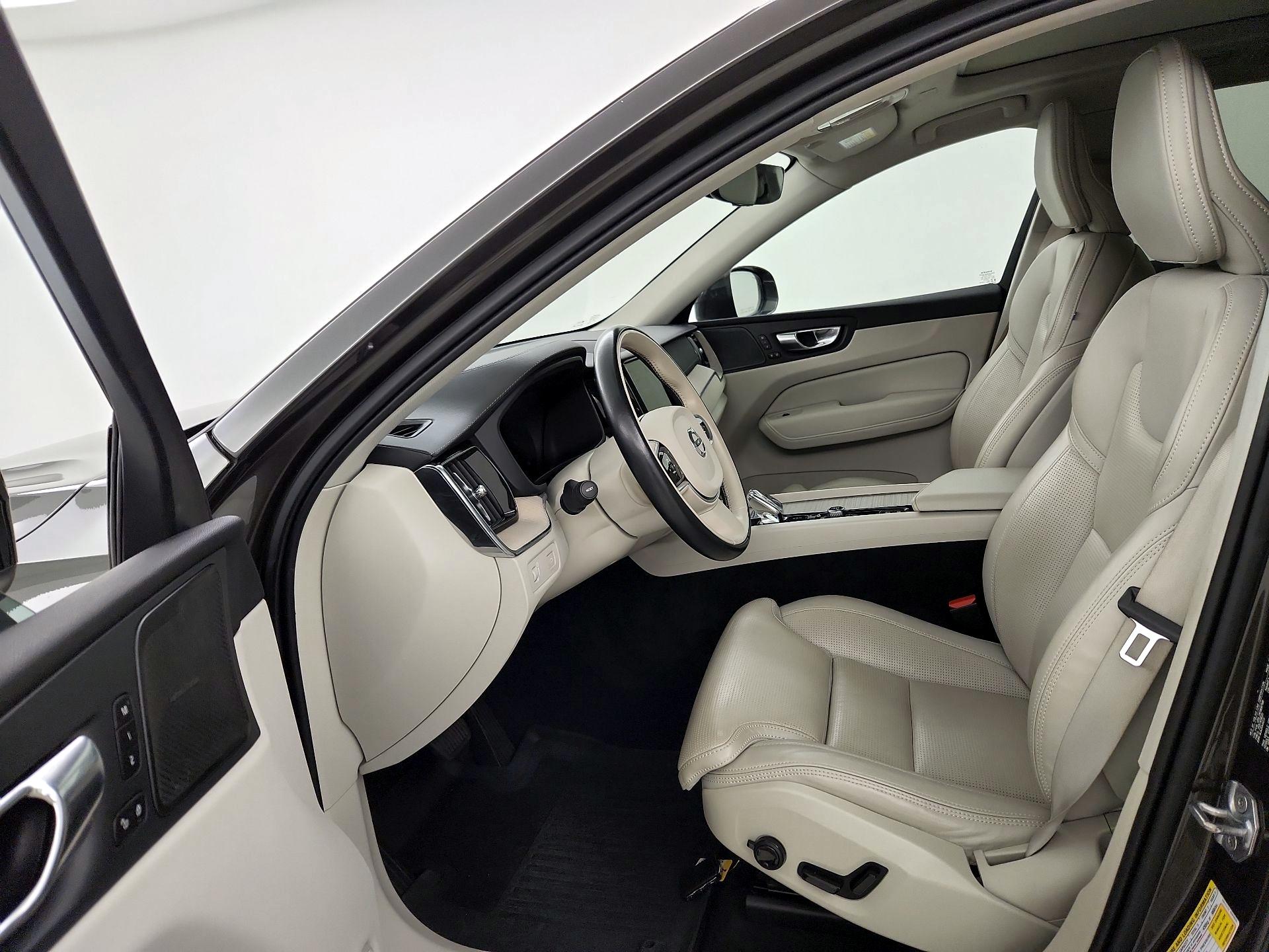 Thumbnail: 2022 Volvo XC60 - 11