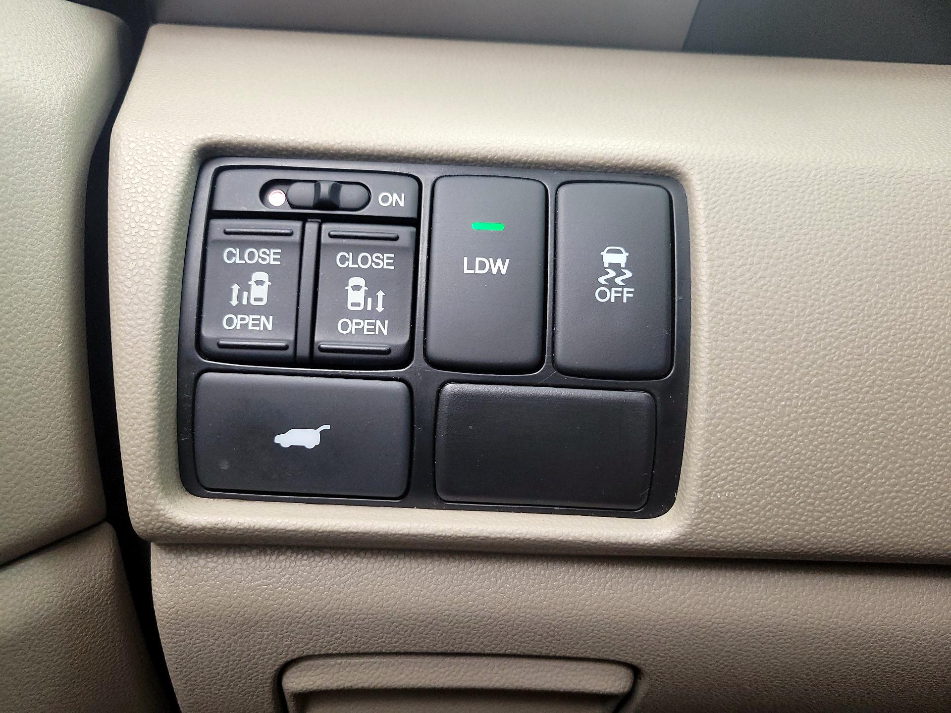 Thumbnail: 2016 Honda Odyssey - 13