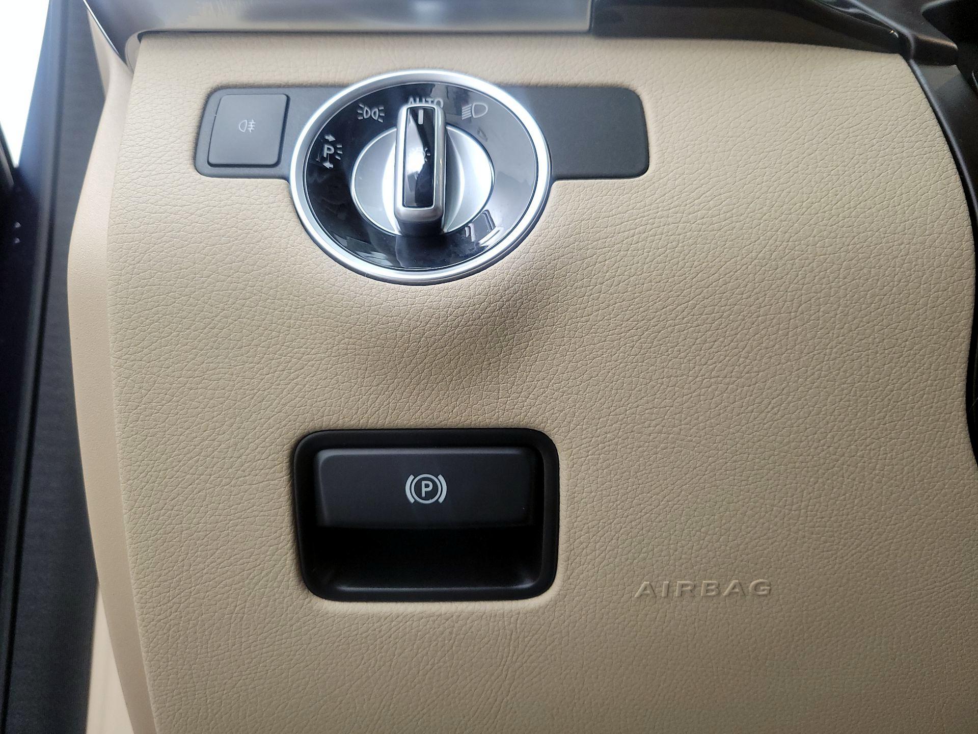 Thumbnail: 2016 Mercedes-Benz GLE - 13