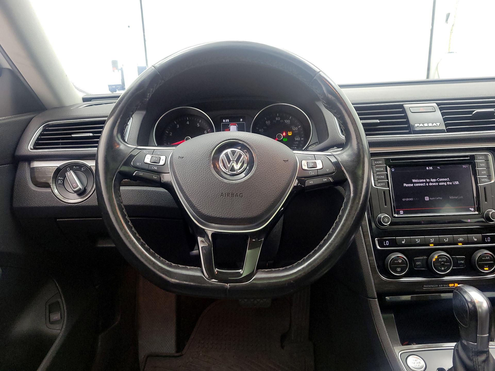 Thumbnail: 2018 Volkswagen Passat - 10