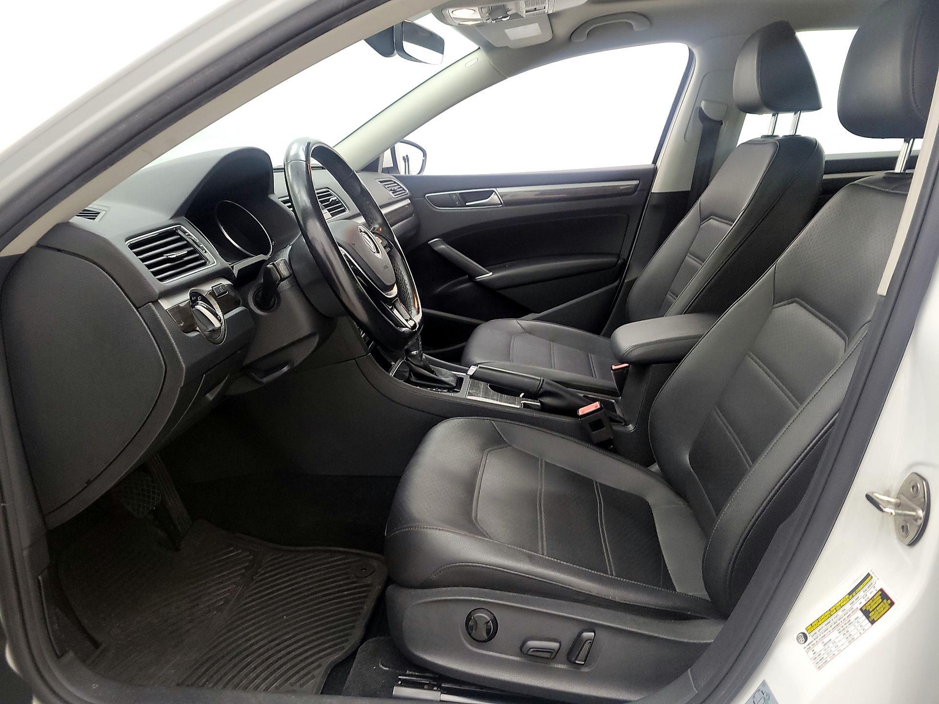 Thumbnail: 2018 Volkswagen Passat - 11