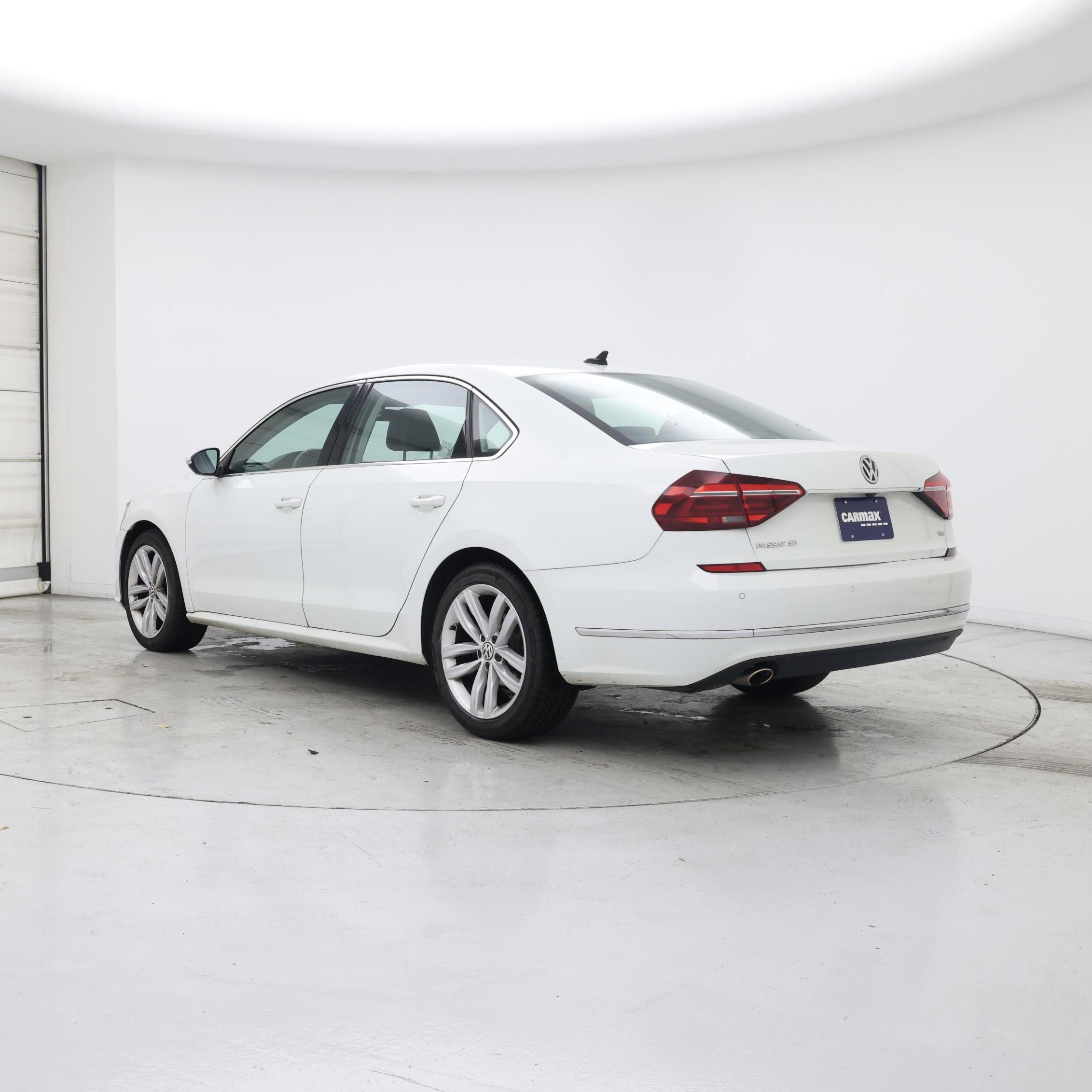 Thumbnail: 2018 Volkswagen Passat - 2