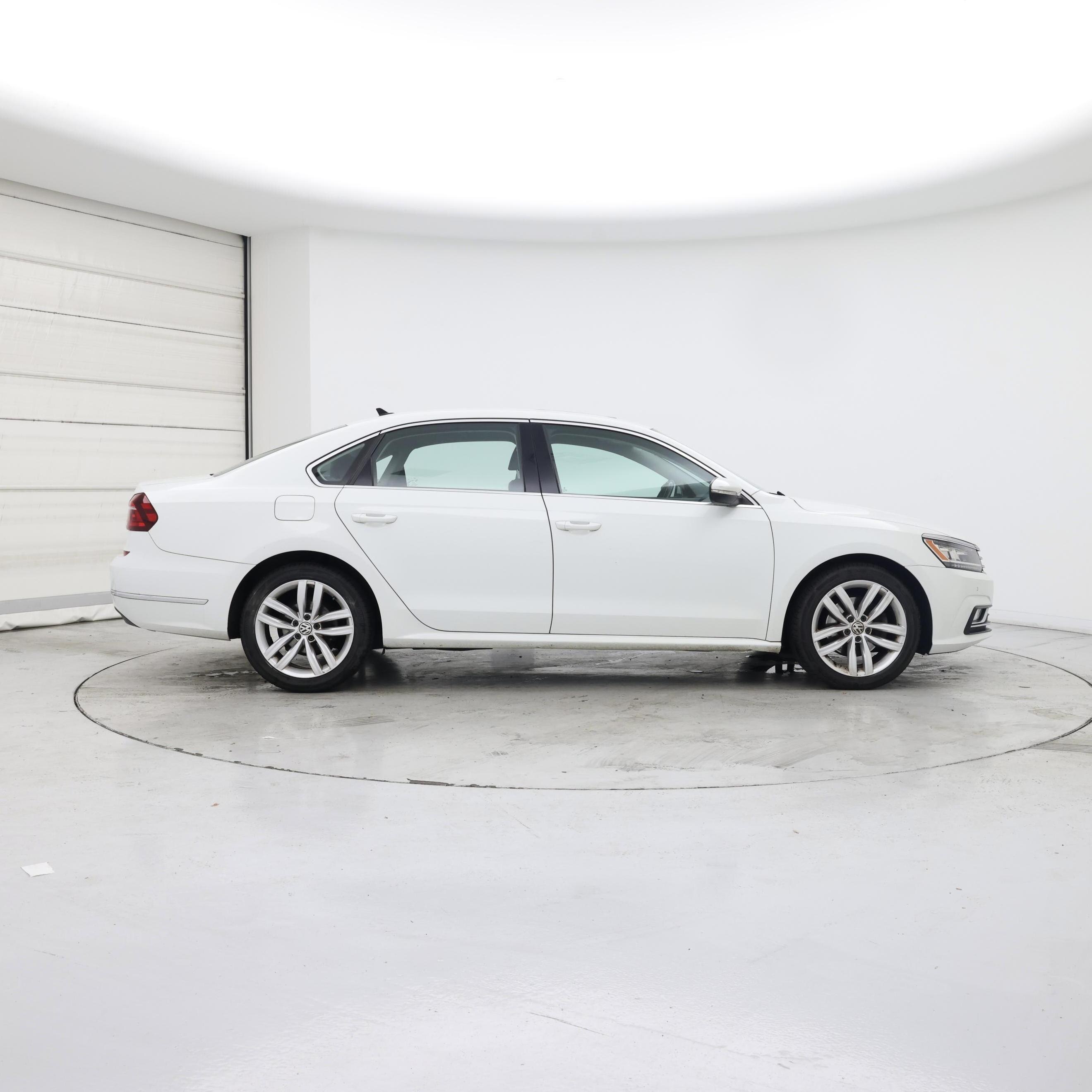 Thumbnail: 2018 Volkswagen Passat - 7