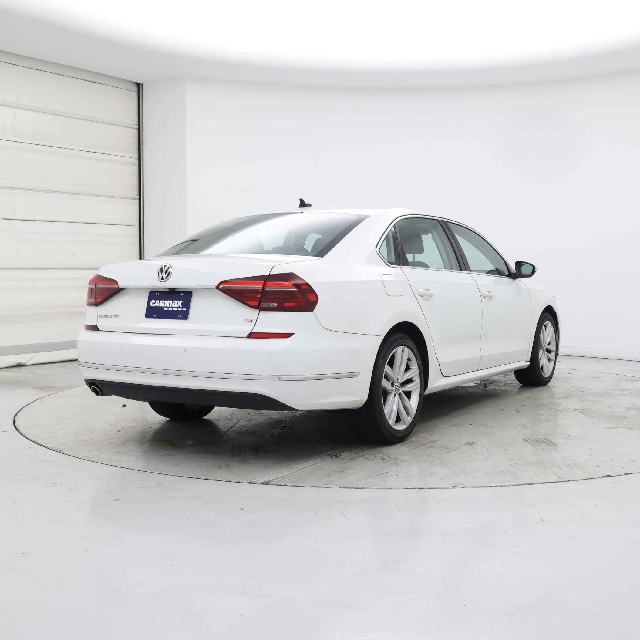 Thumbnail: 2018 Volkswagen Passat - 8