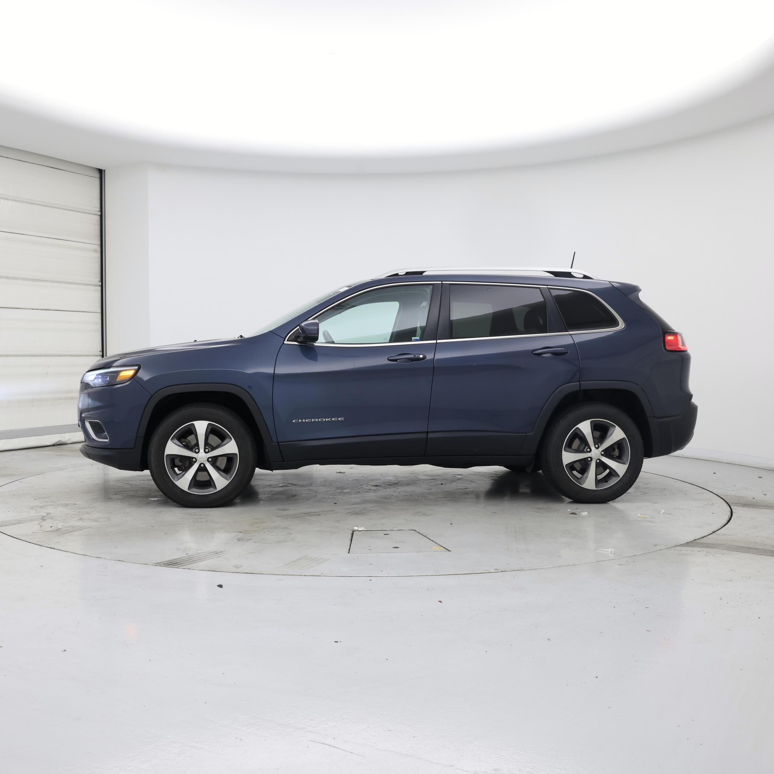 Thumbnail: 2020 Jeep Cherokee - 3
