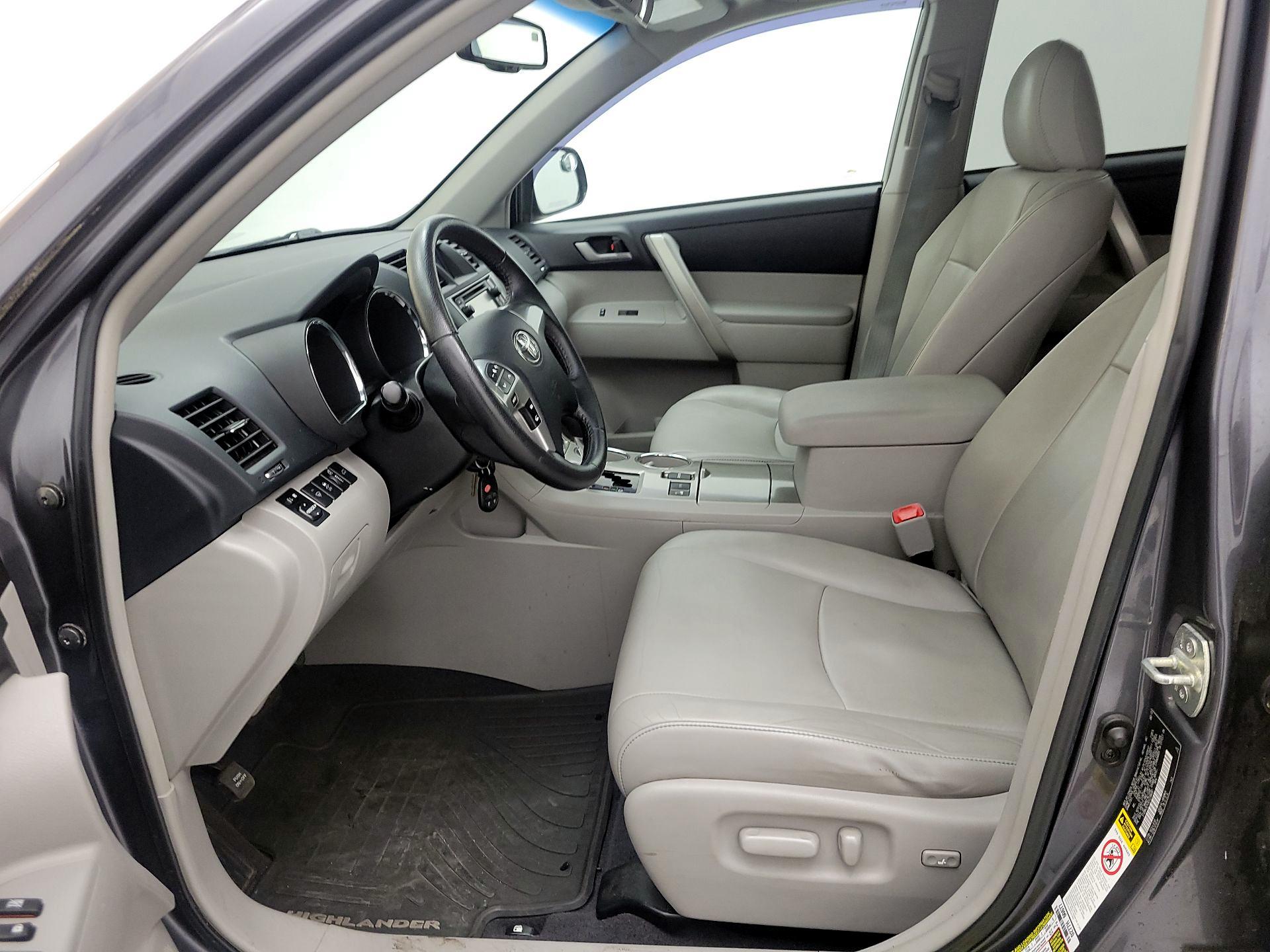 Thumbnail: 2013 Toyota Highlander - 11