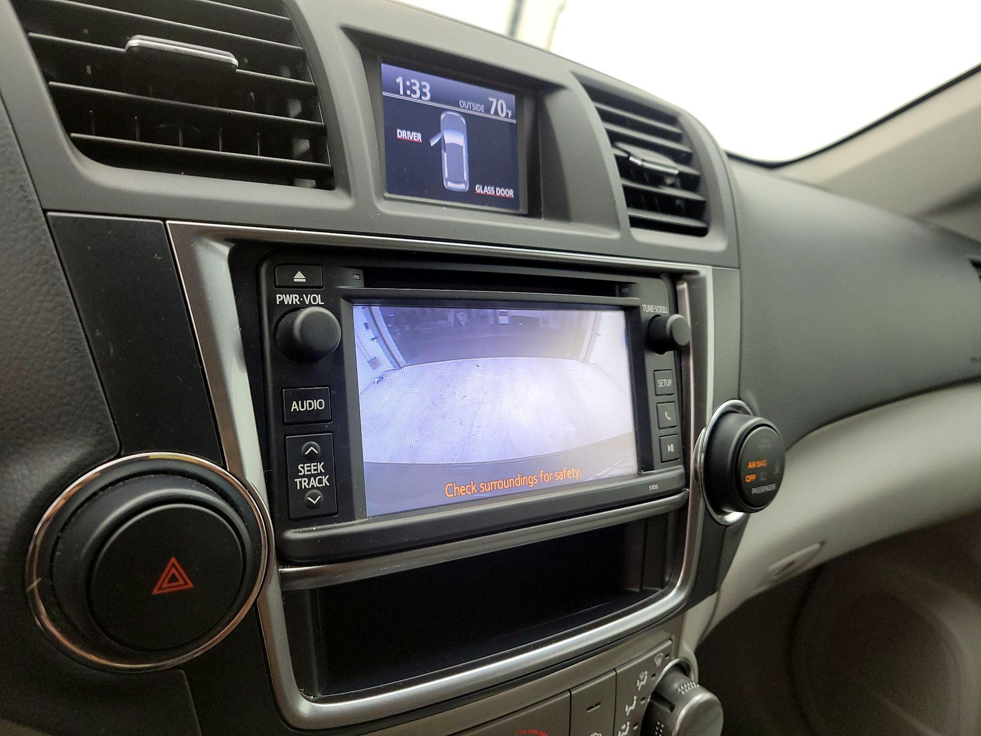 Thumbnail: 2013 Toyota Highlander - 14