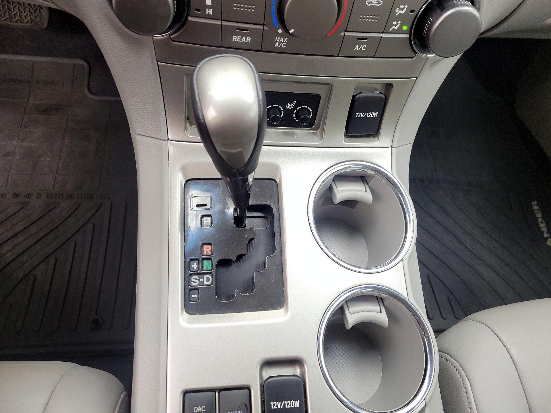Thumbnail: 2013 Toyota Highlander - 17