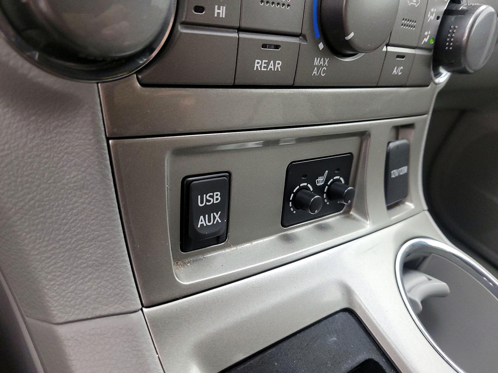 Thumbnail: 2013 Toyota Highlander - 18
