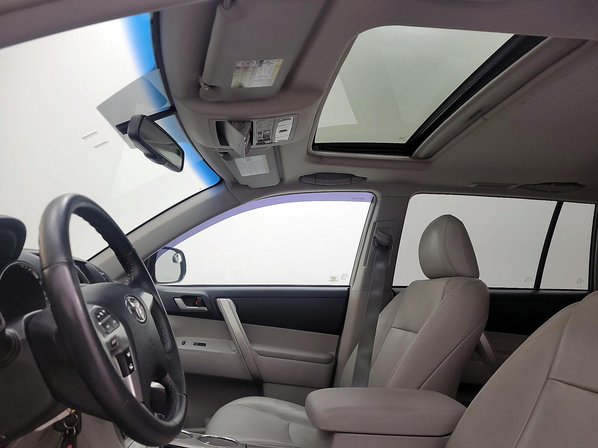 Thumbnail: 2013 Toyota Highlander - 19