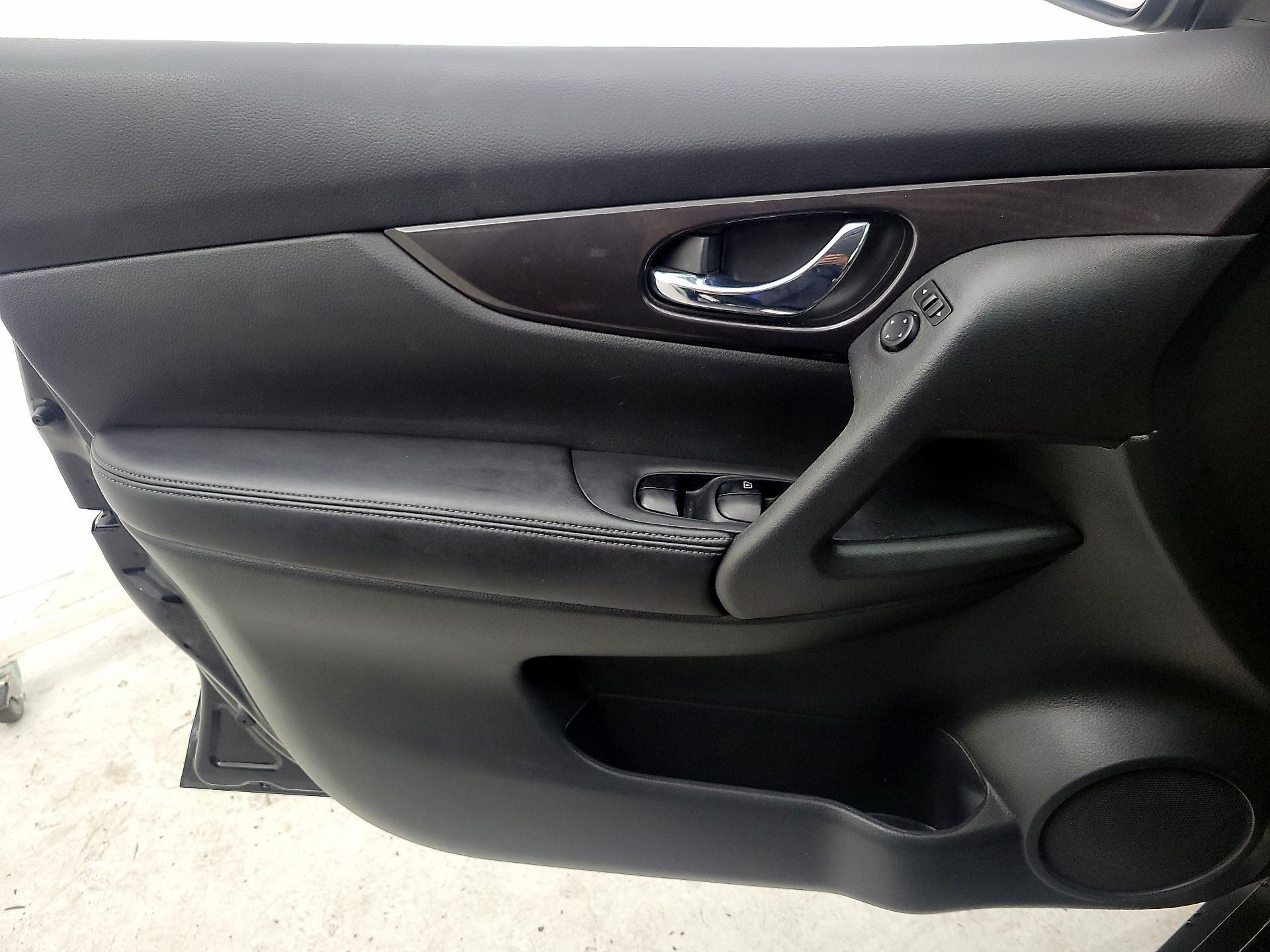 Thumbnail: 2018 Nissan Rogue - 12
