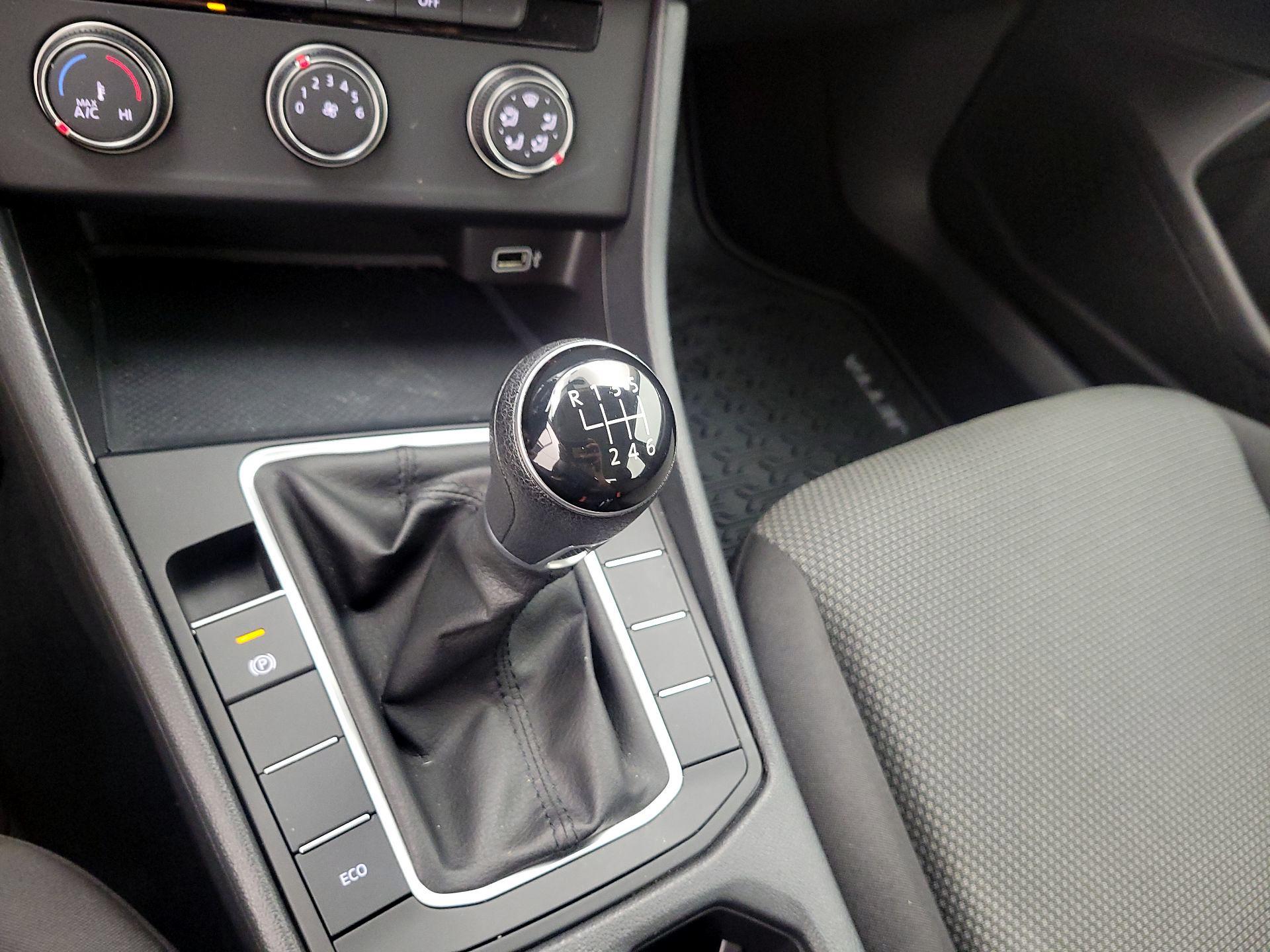 Thumbnail: 2019 Volkswagen Jetta - 17