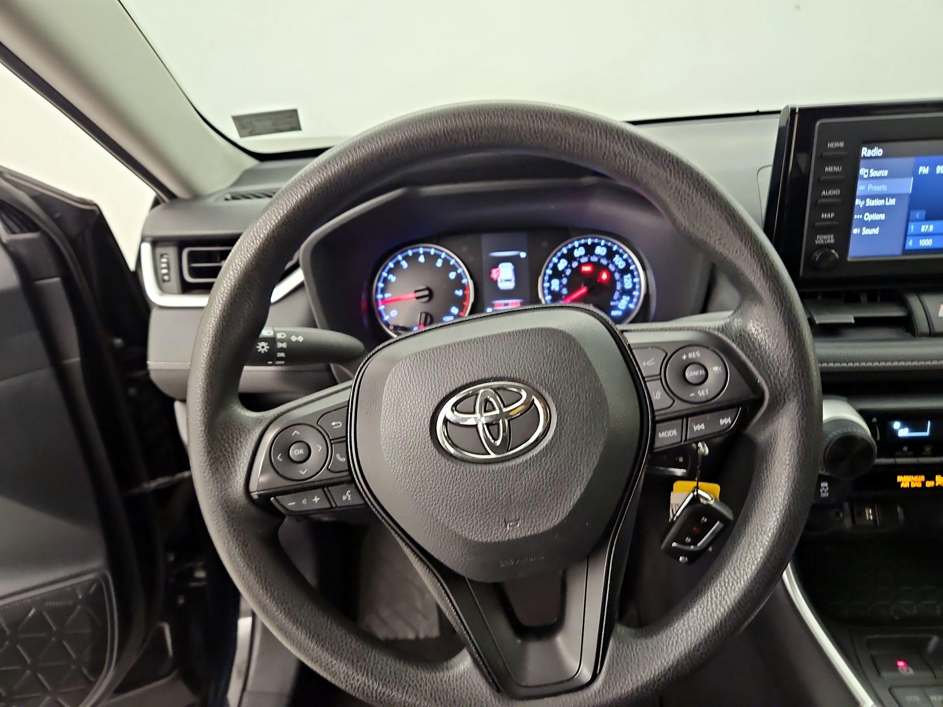 Thumbnail: 2019 Toyota RAV4 - 10