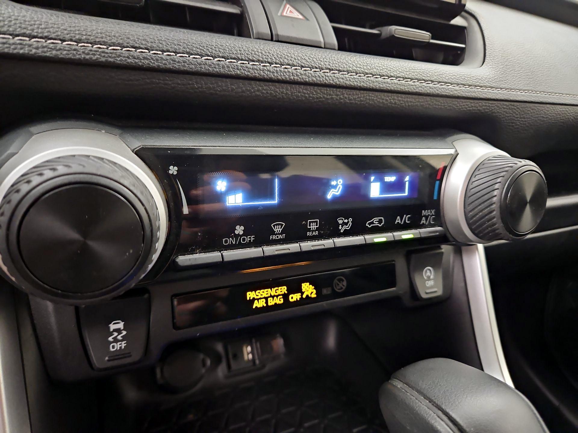 Thumbnail: 2019 Toyota RAV4 - 16