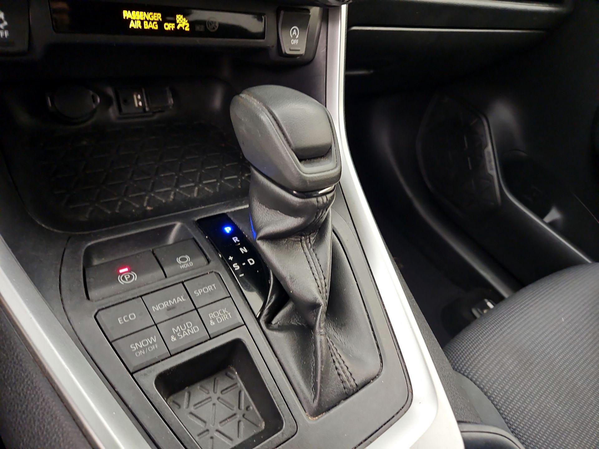 Thumbnail: 2019 Toyota RAV4 - 17