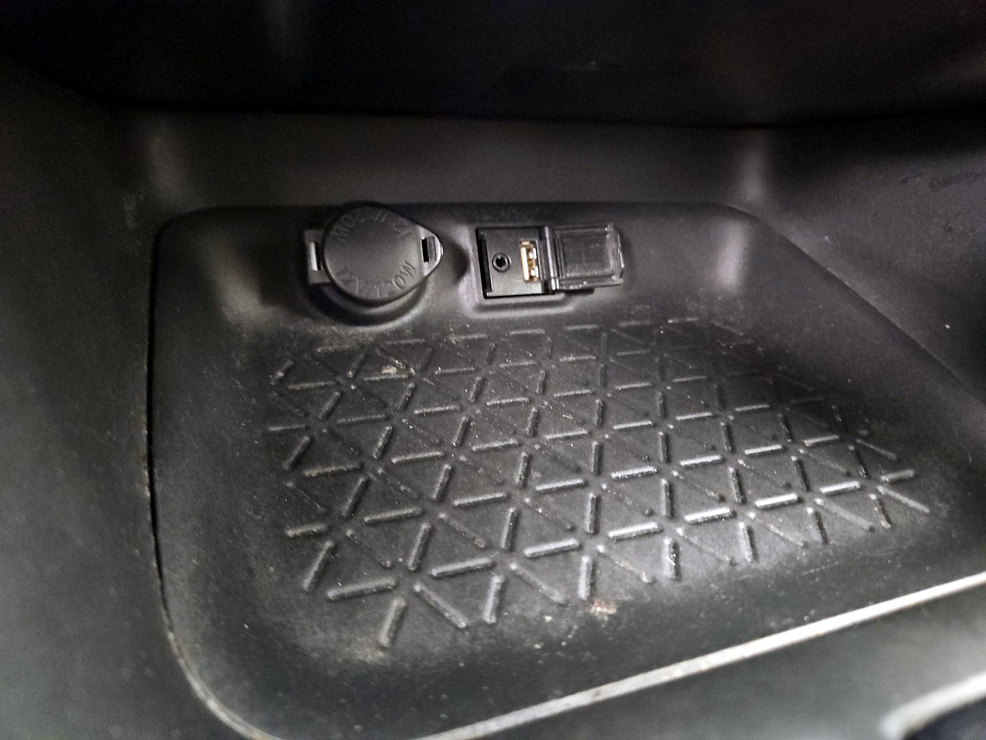 Thumbnail: 2019 Toyota RAV4 - 18