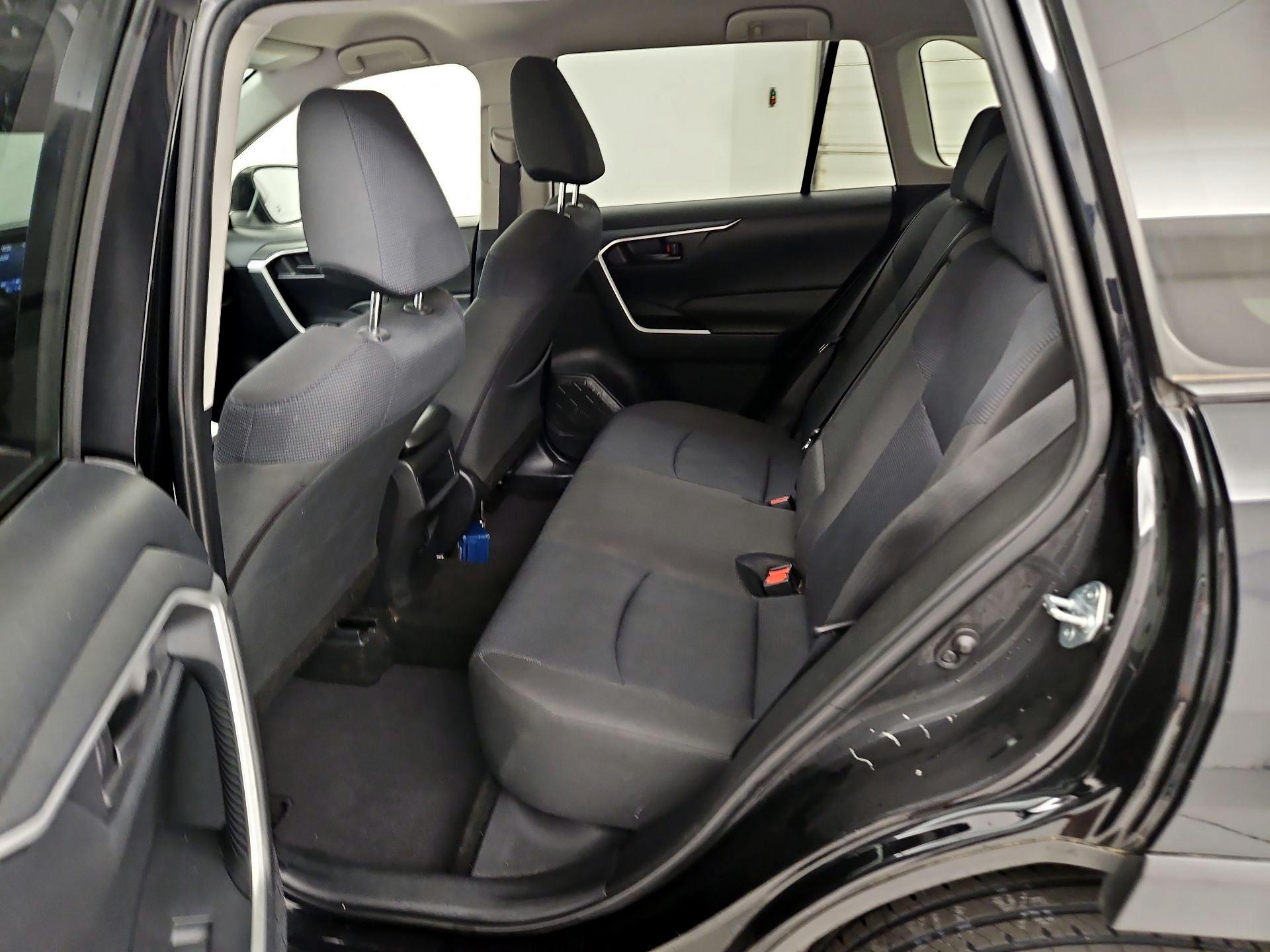 Thumbnail: 2019 Toyota RAV4 - 19