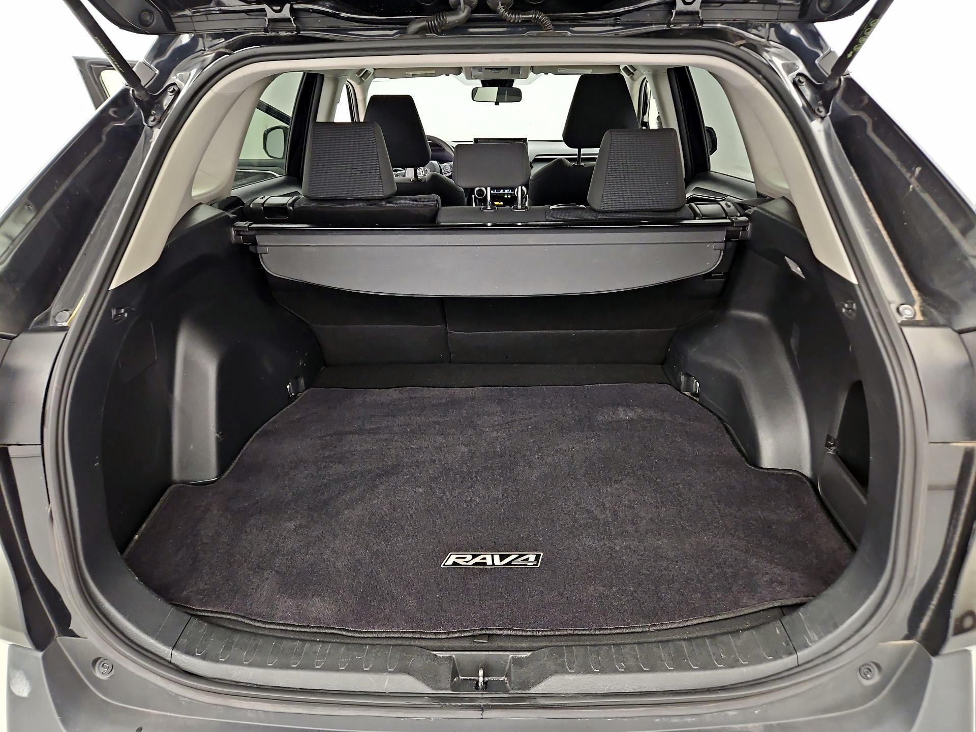 Thumbnail: 2019 Toyota RAV4 - 20
