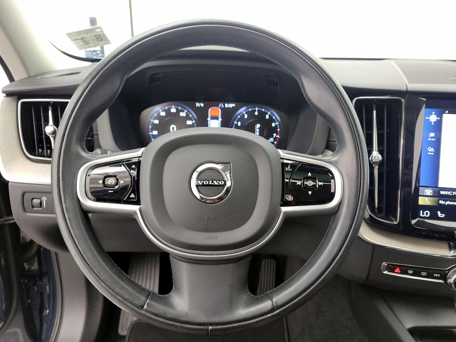 Thumbnail: 2020 Volvo XC60 - 10