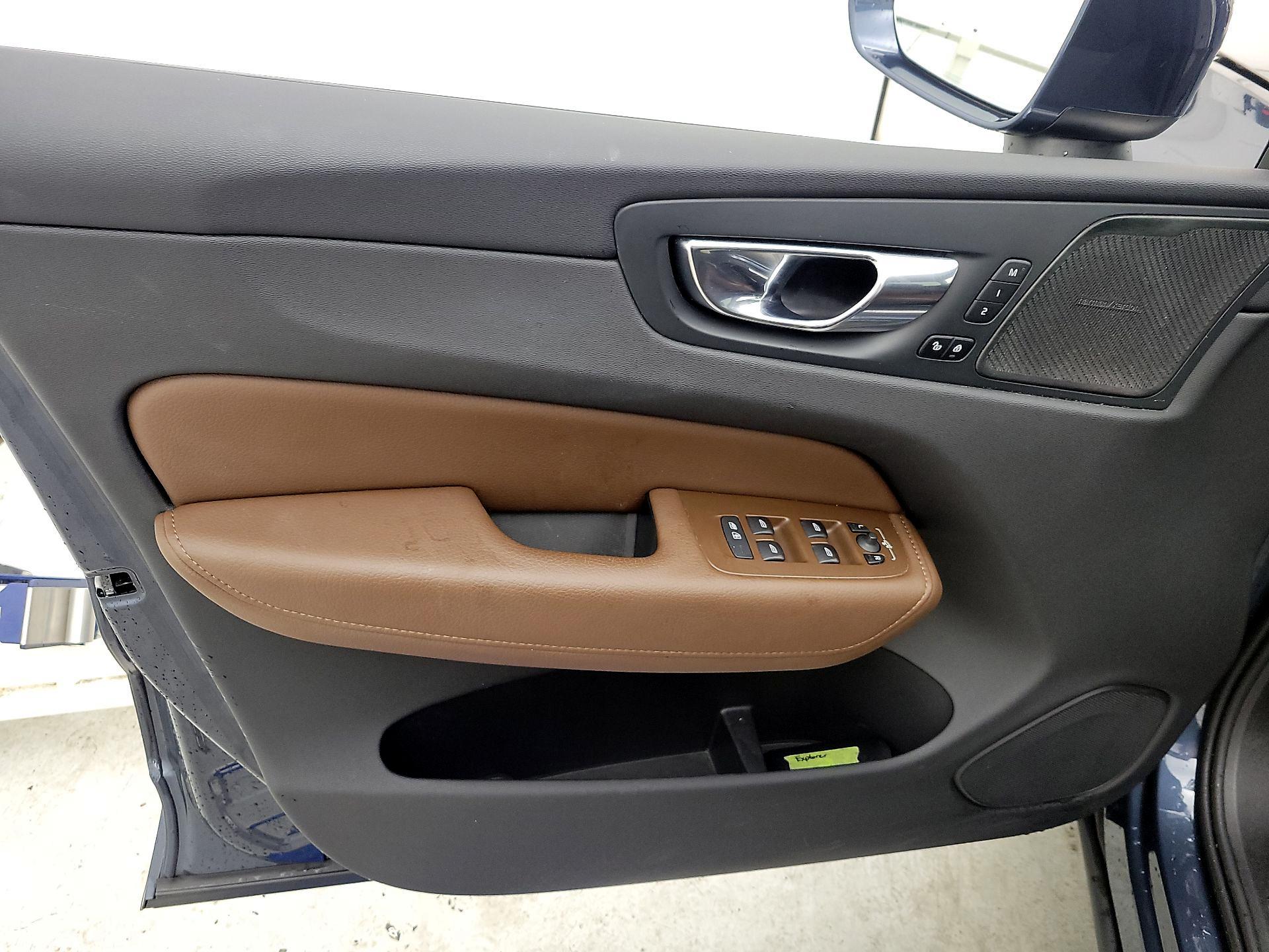 Thumbnail: 2020 Volvo XC60 - 12