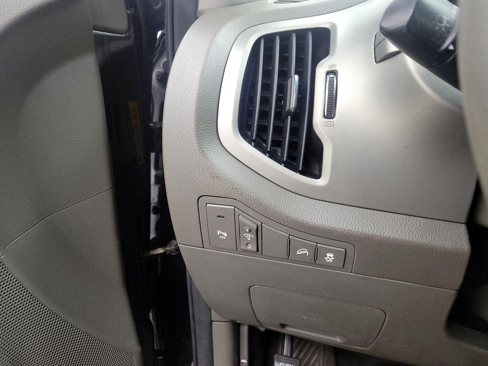Thumbnail: 2013 Kia Sportage - 13