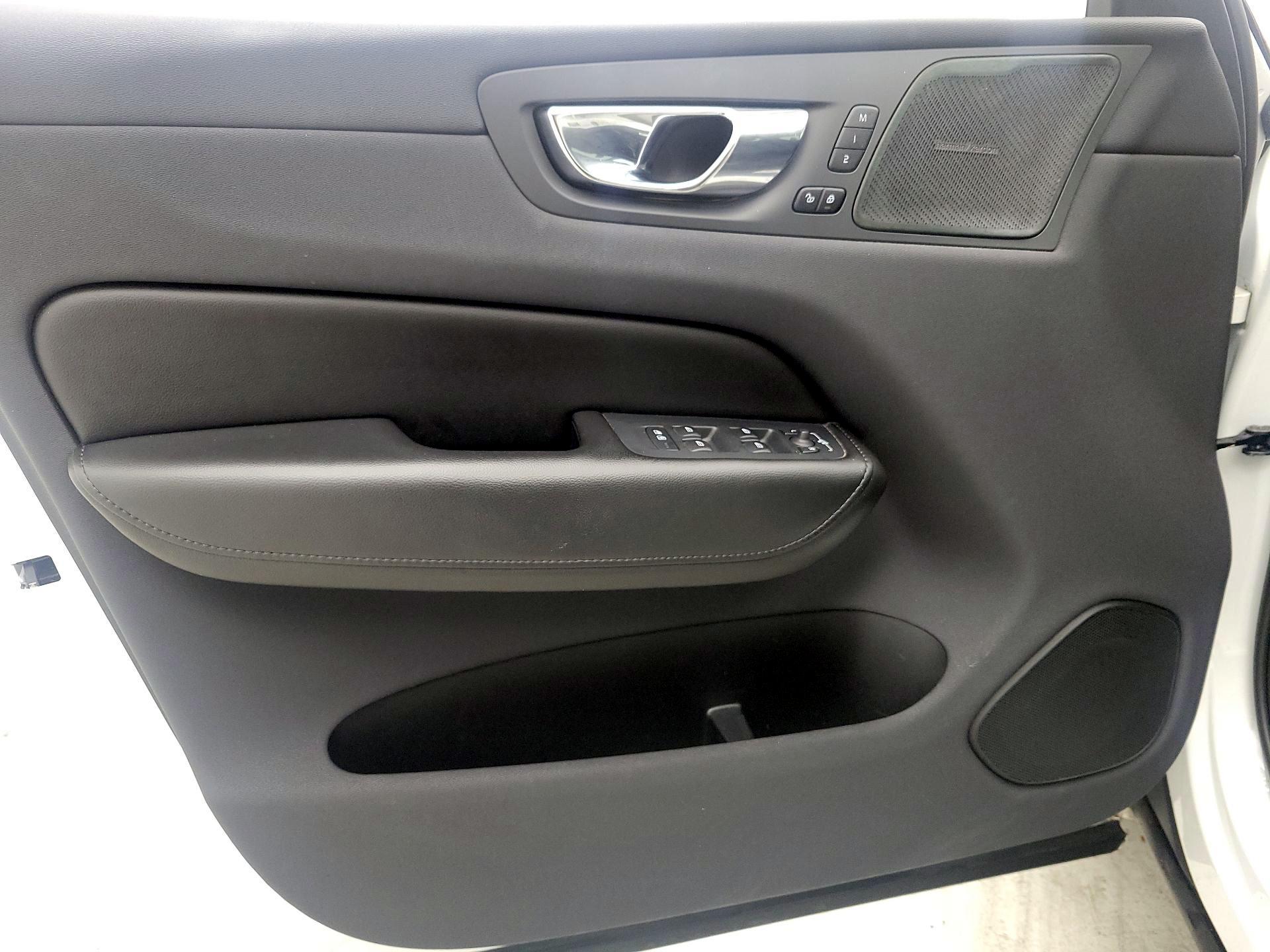 Thumbnail: 2019 Volvo XC60 - 12