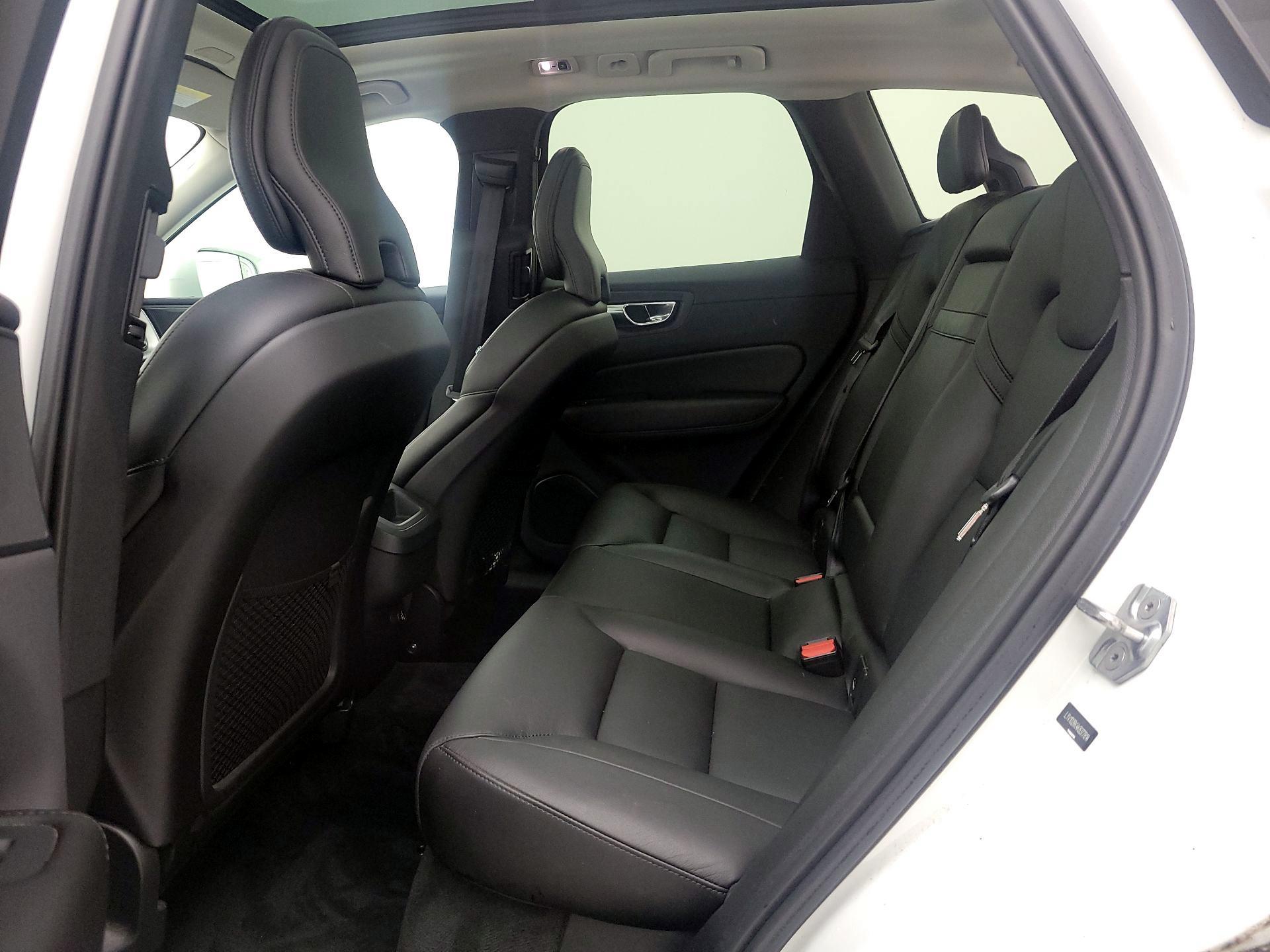 Thumbnail: 2019 Volvo XC60 - 18