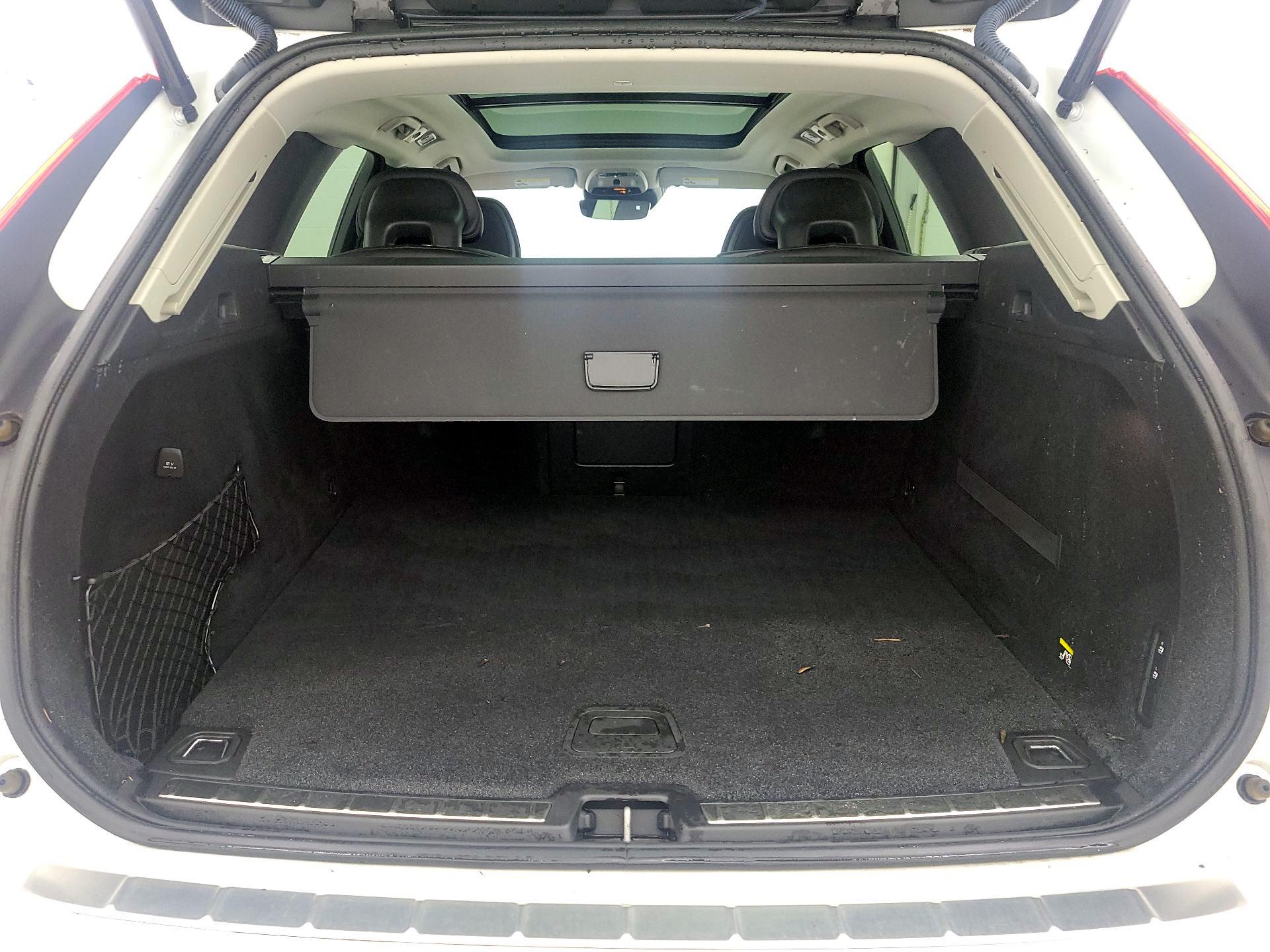 Thumbnail: 2019 Volvo XC60 - 19