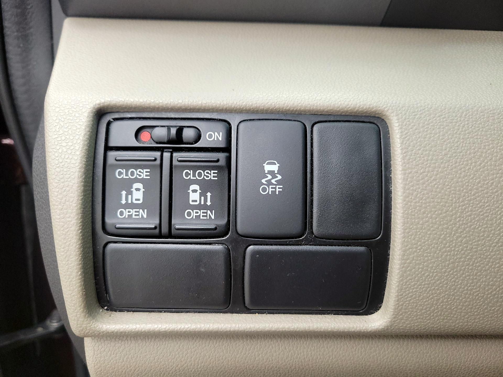 Thumbnail: 2016 Honda Odyssey - 13