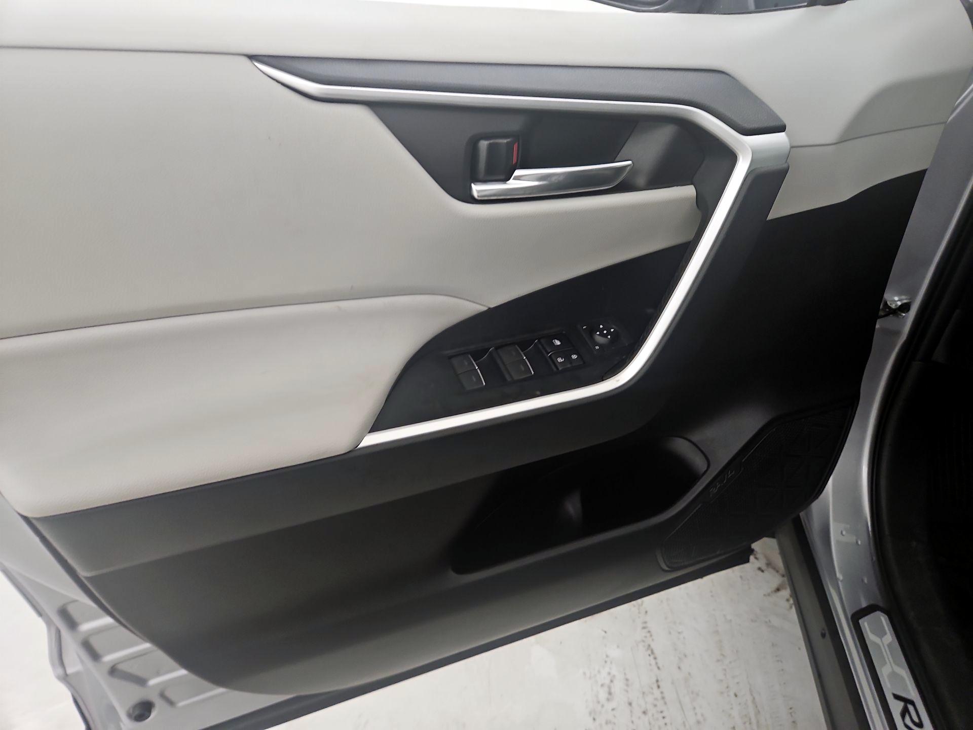 Thumbnail: 2022 Toyota RAV4 - 12