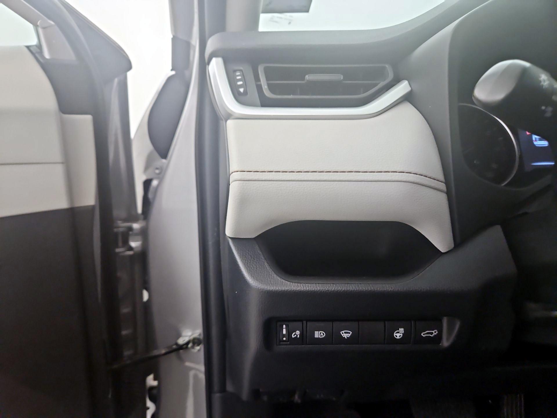 Thumbnail: 2022 Toyota RAV4 - 13