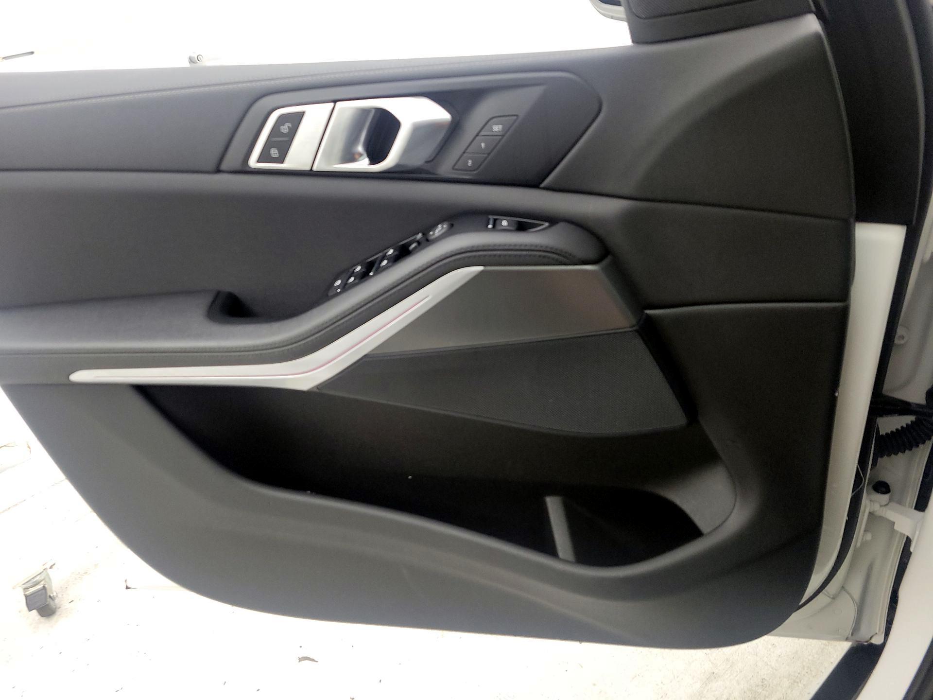 Thumbnail: 2022 BMW X5 - 12