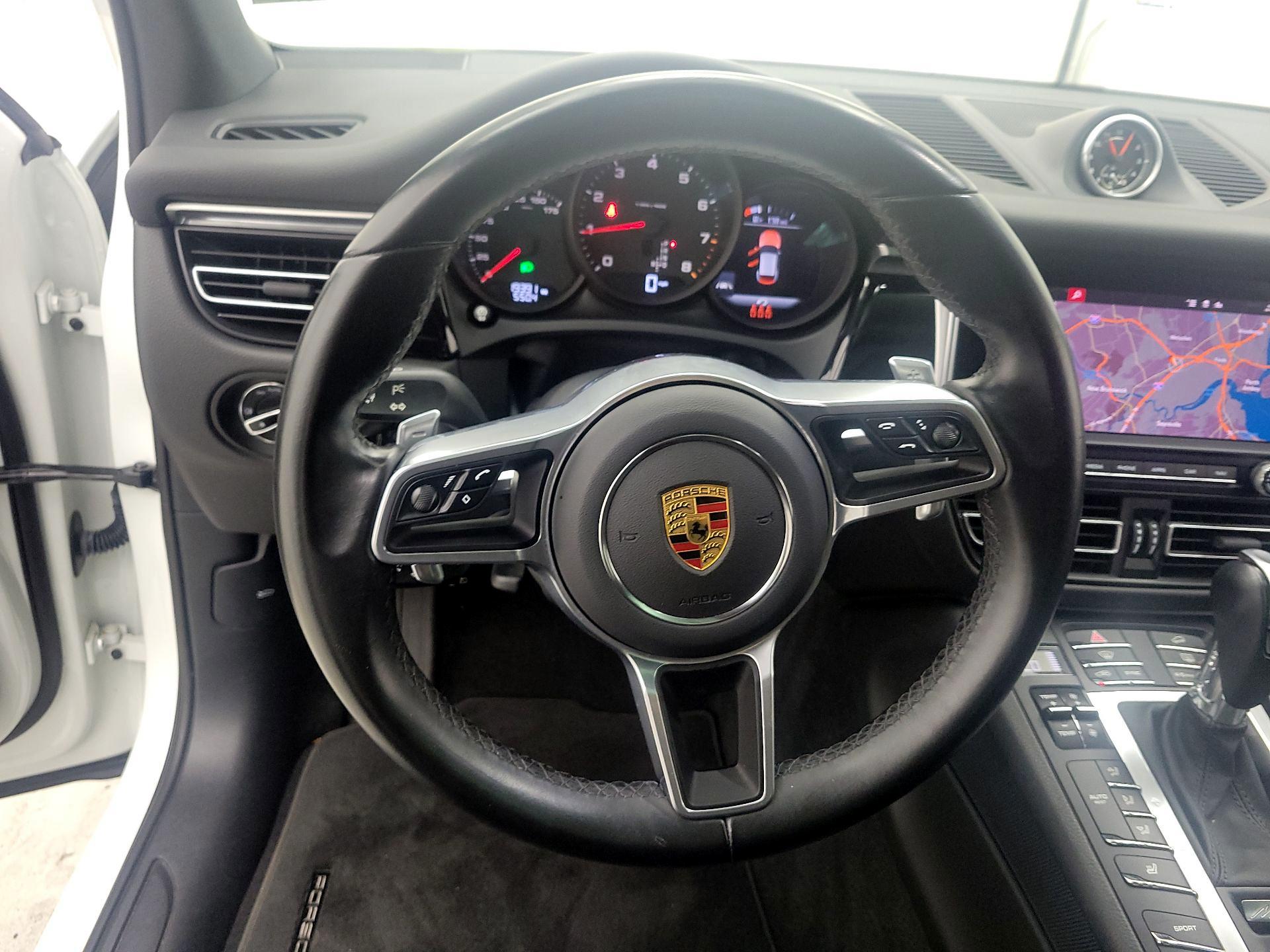 Thumbnail: 2021 Porsche Macan - 10