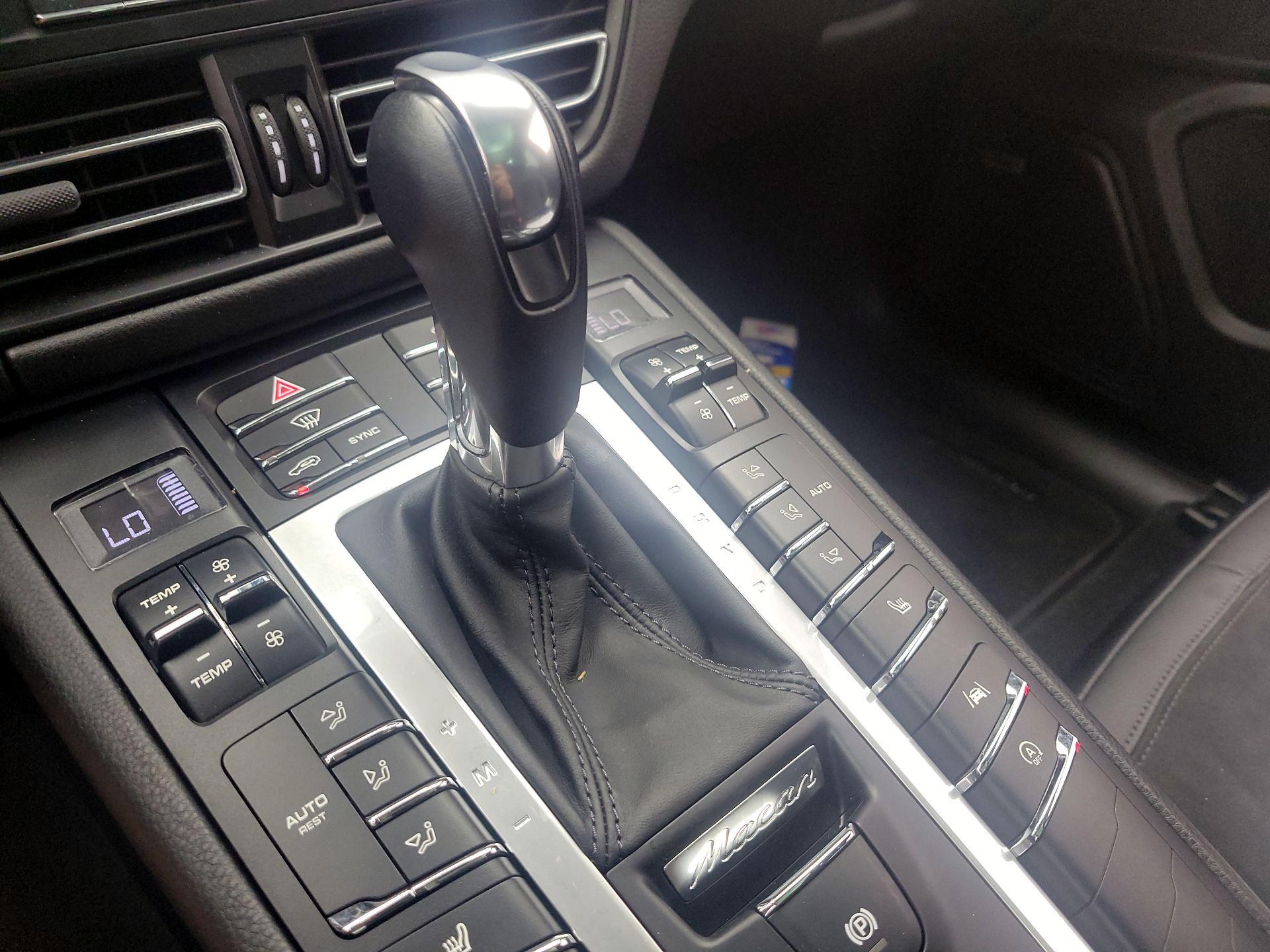 Thumbnail: 2021 Porsche Macan - 18