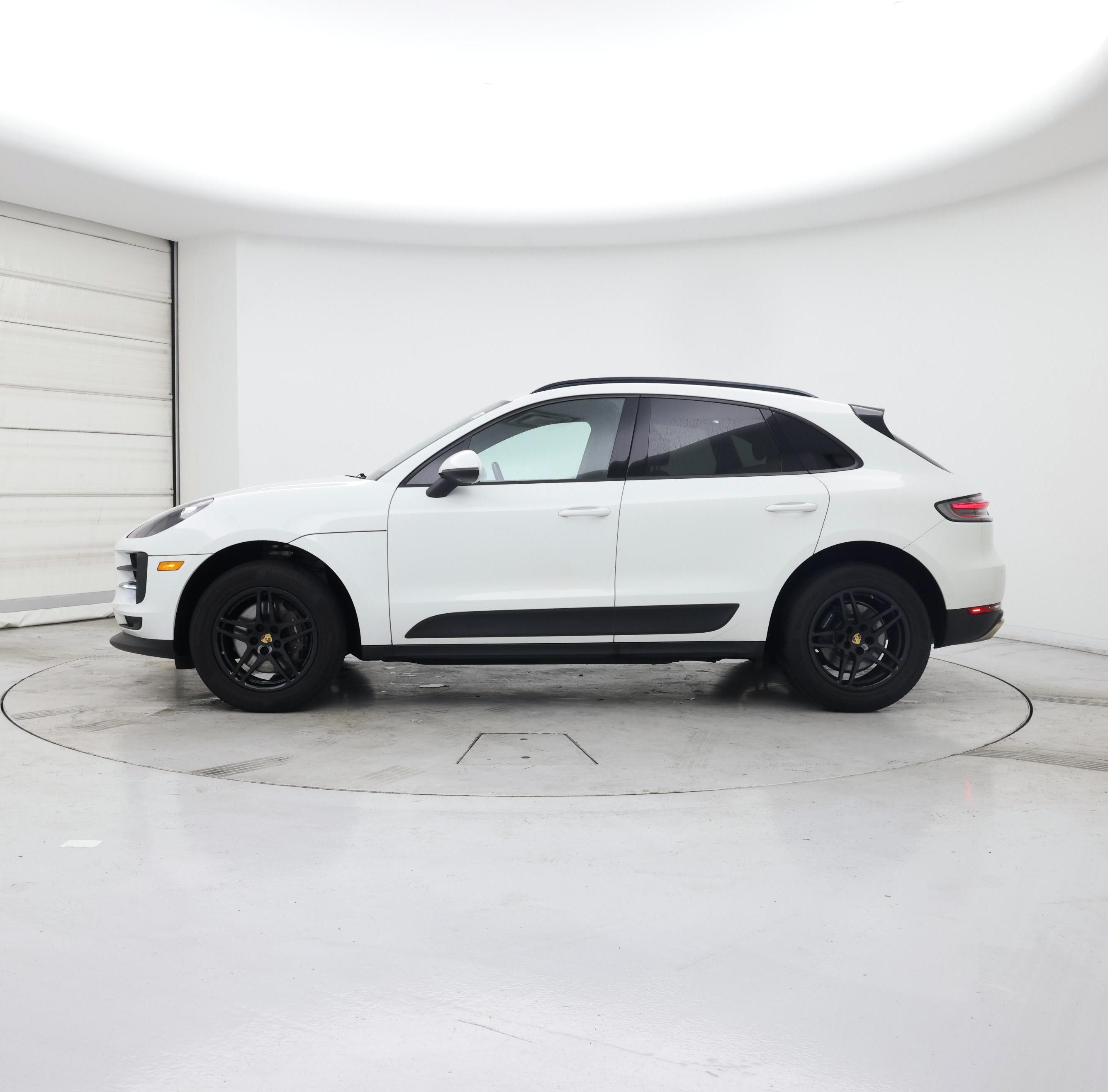 Thumbnail: 2021 Porsche Macan - 3