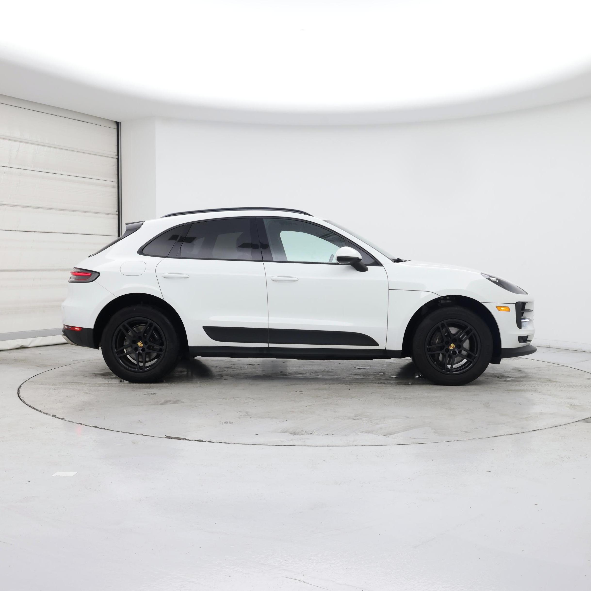 Thumbnail: 2021 Porsche Macan - 7