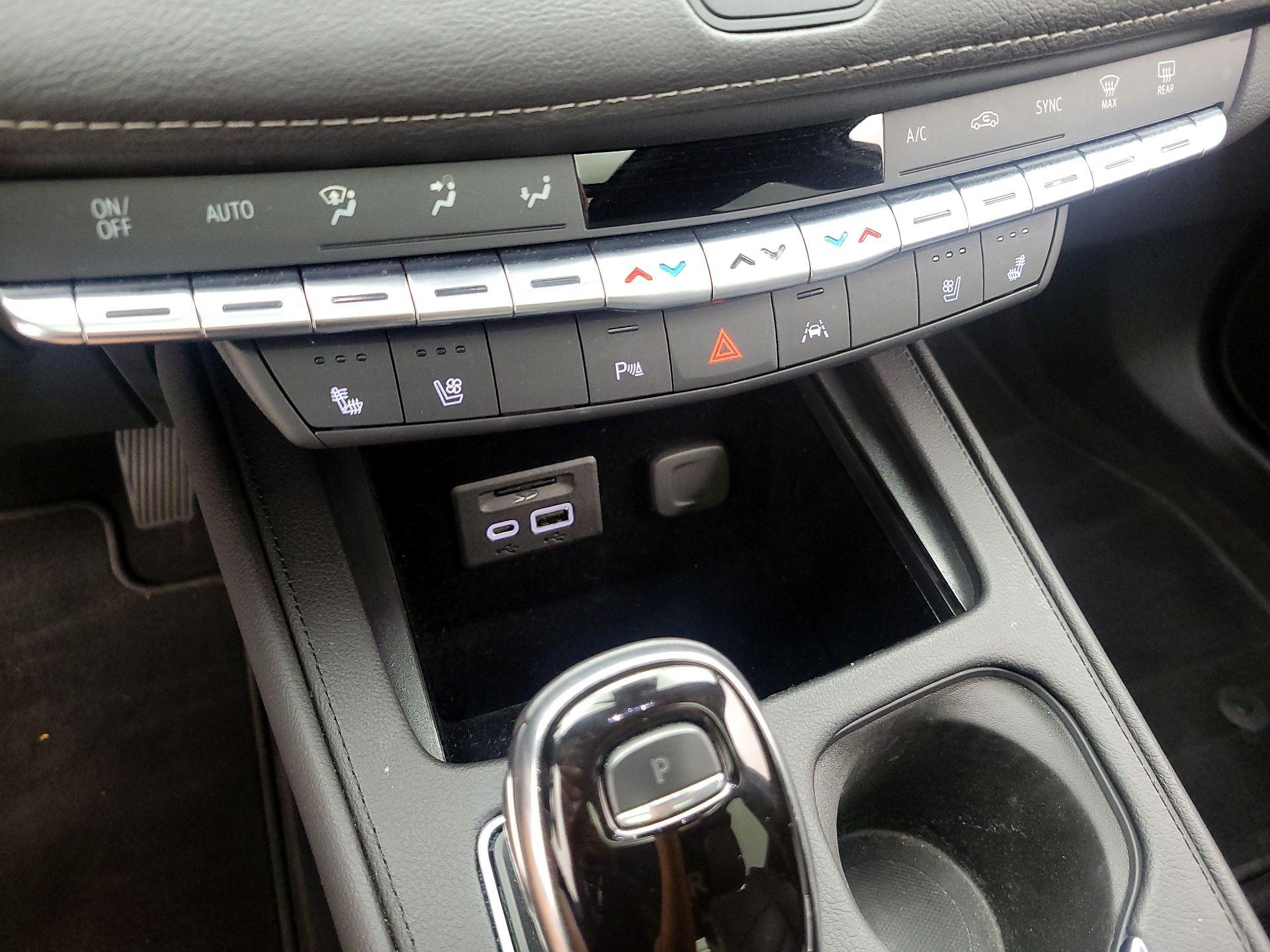 Thumbnail: 2021 Cadillac XT4 - 17