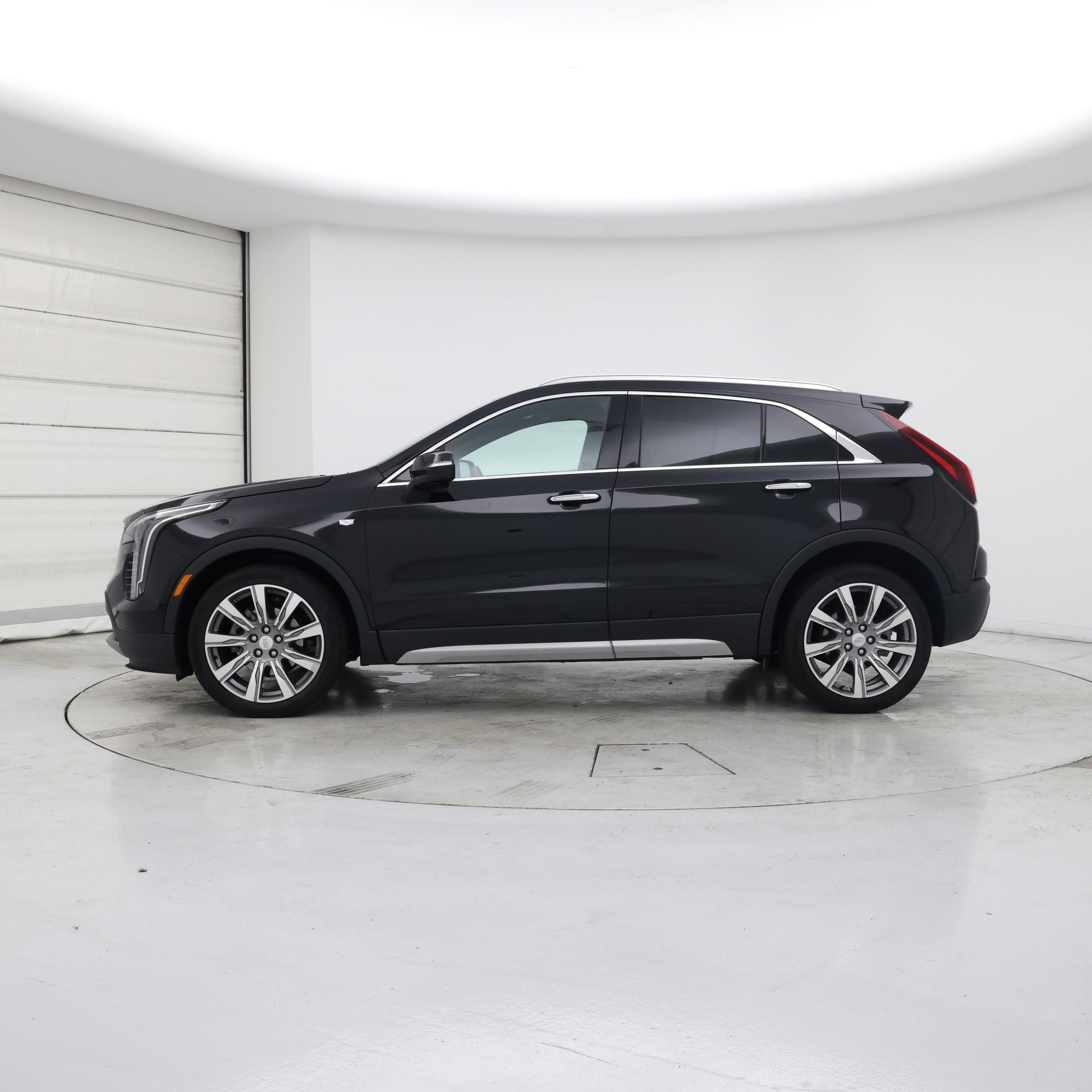 Thumbnail: 2021 Cadillac XT4 - 3