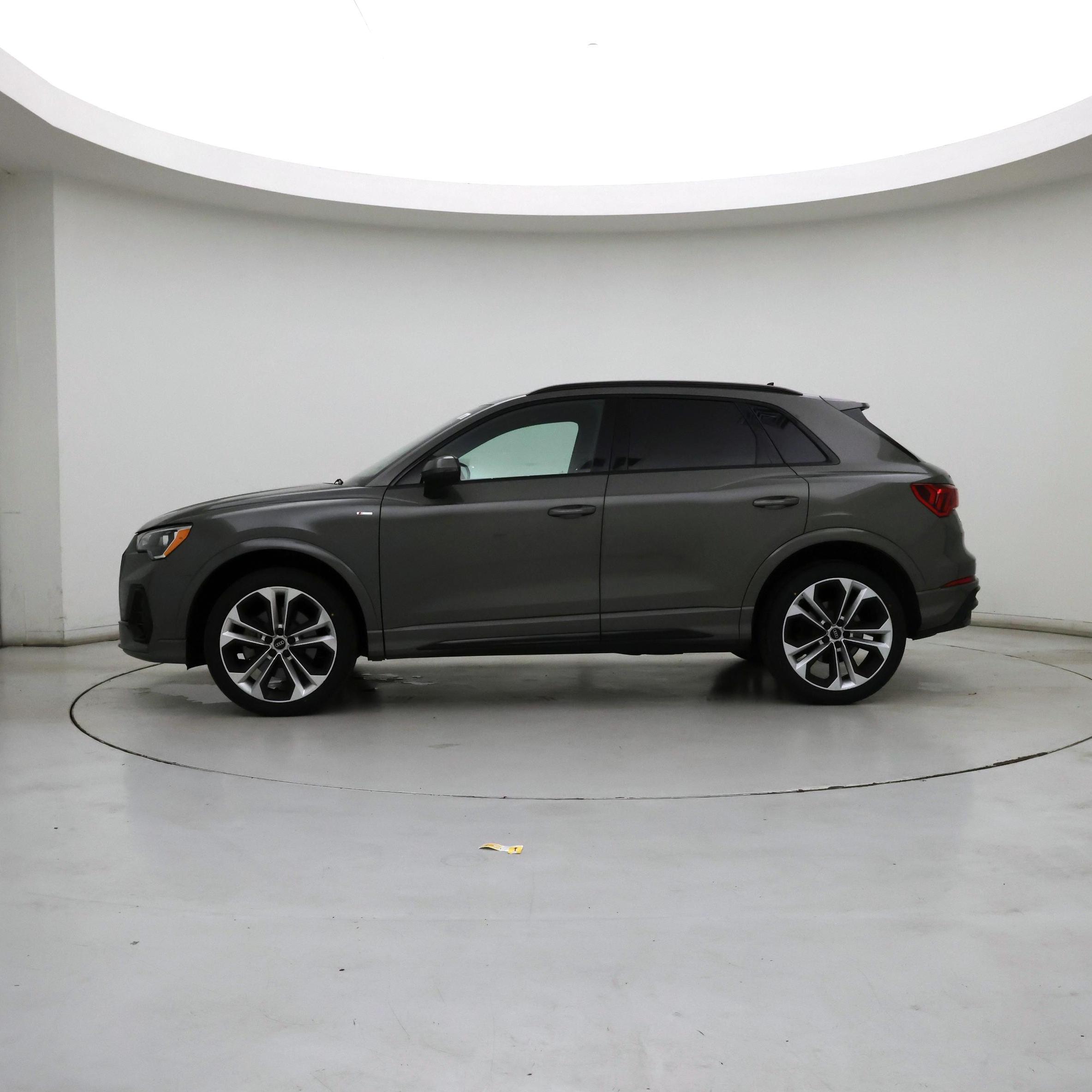 Thumbnail: 2021 Audi Q3 - 3