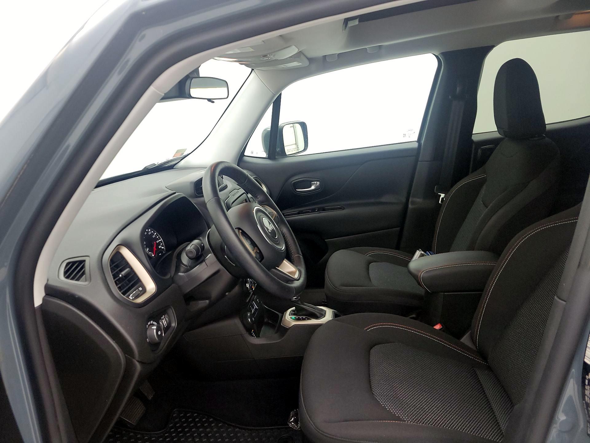 Thumbnail: 2016 Jeep Renegade - 11