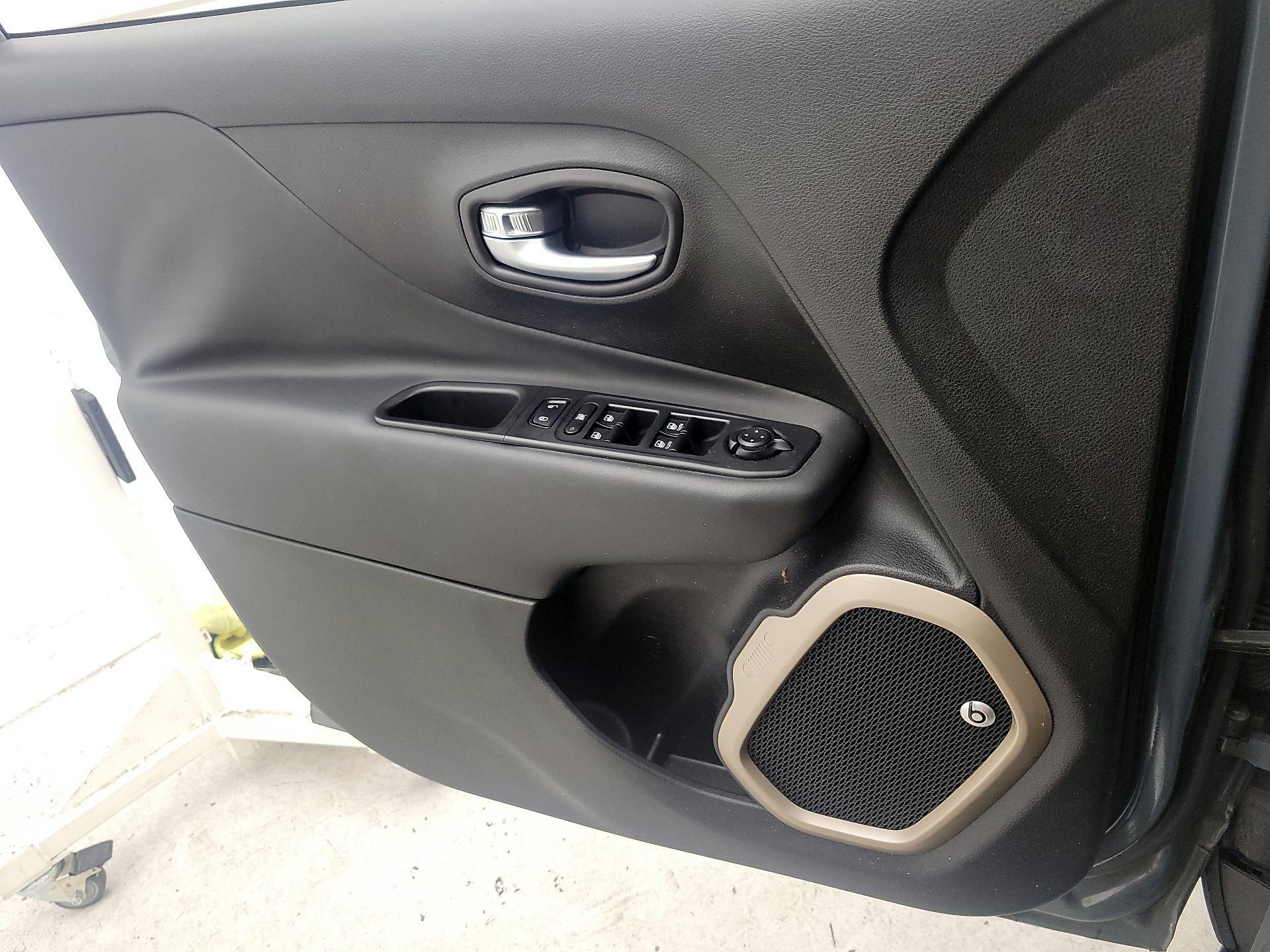 Thumbnail: 2016 Jeep Renegade - 12