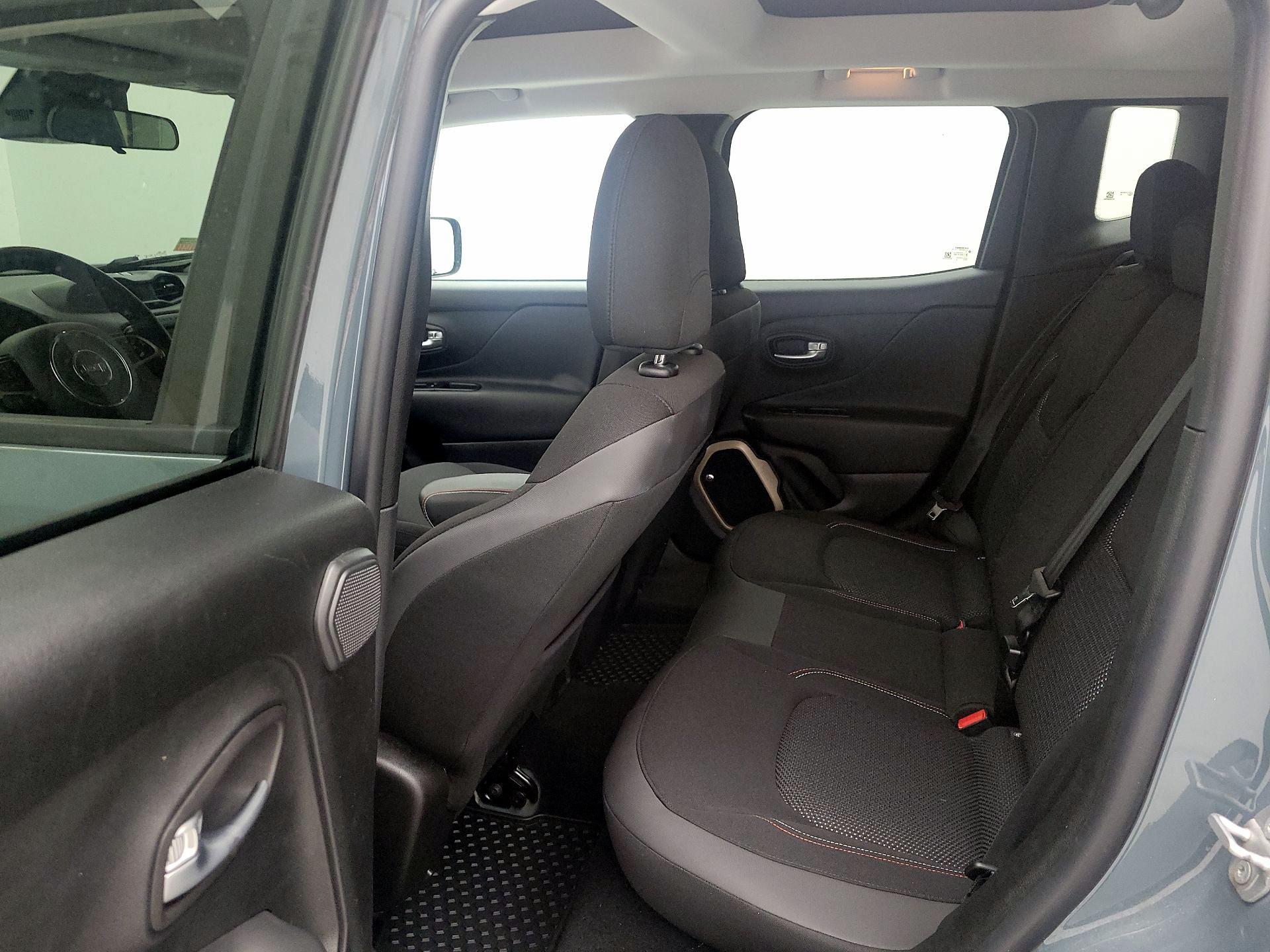 Thumbnail: 2016 Jeep Renegade - 19
