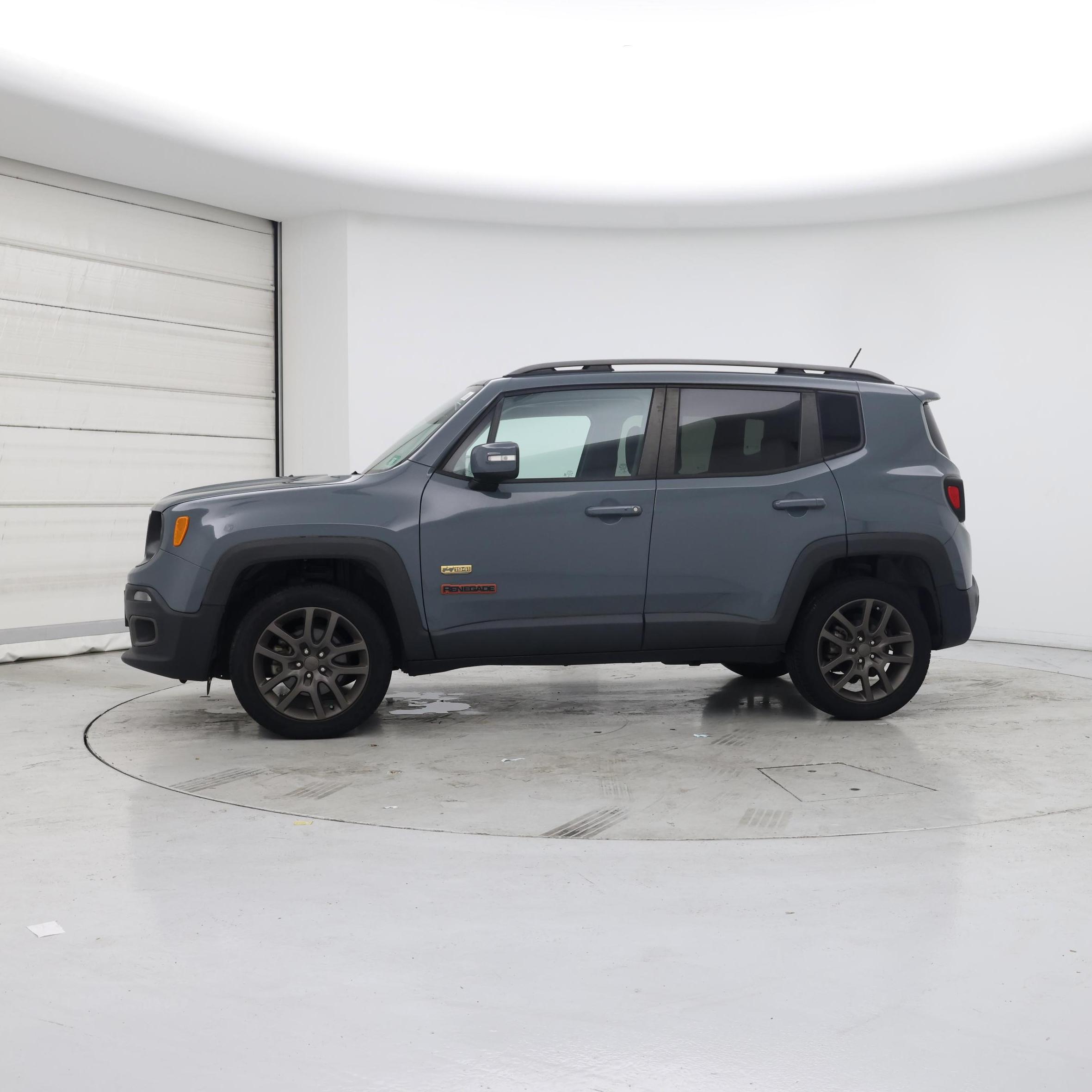 Thumbnail: 2016 Jeep Renegade - 3