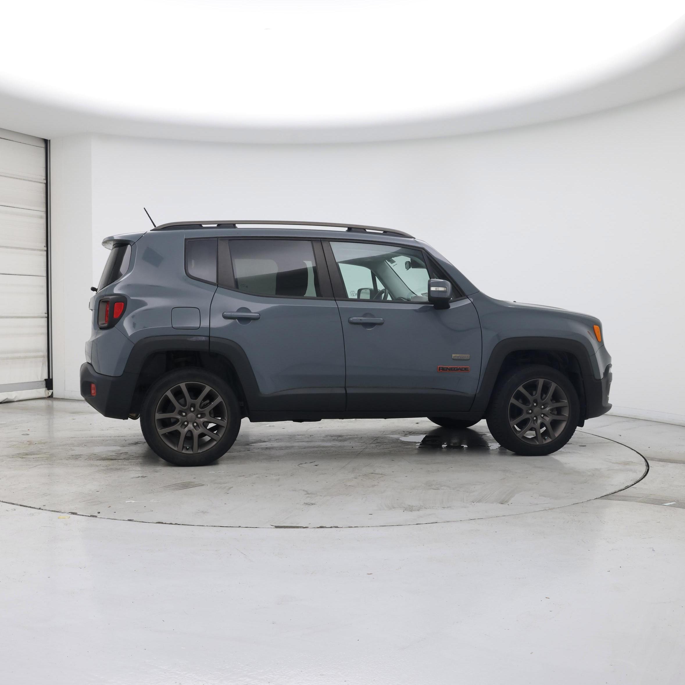 Thumbnail: 2016 Jeep Renegade - 7