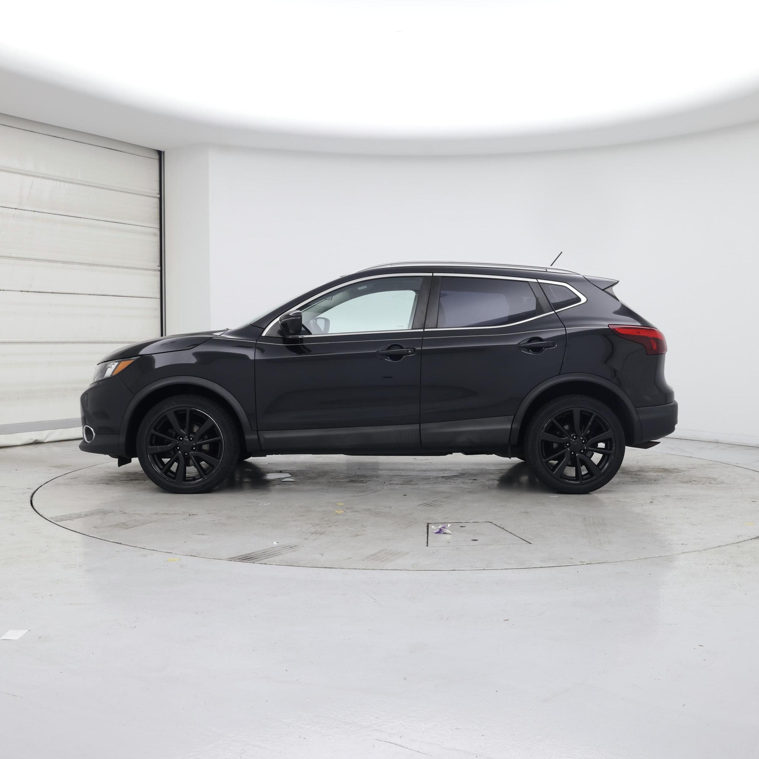 Thumbnail: 2018 Nissan Rogue Sport - 3